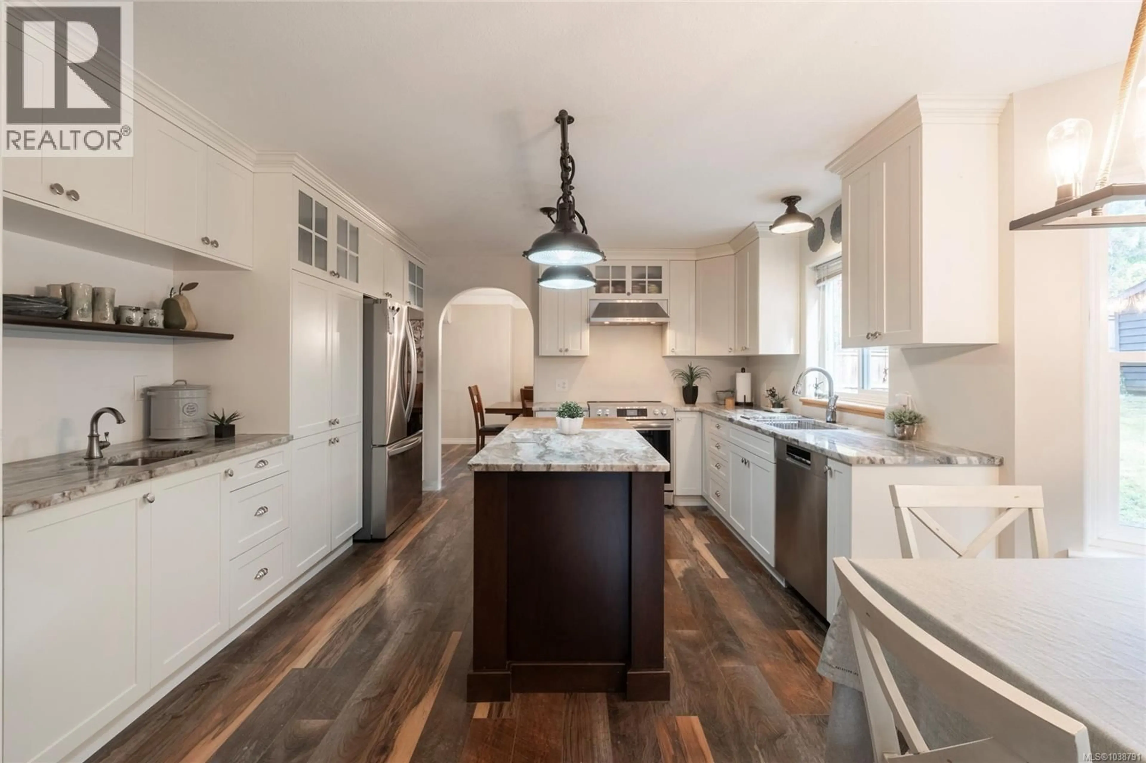 Open concept kitchen, ceramic/tile floor for 1108 VIEWTOP ROAD, Duncan British Columbia V9L5S7