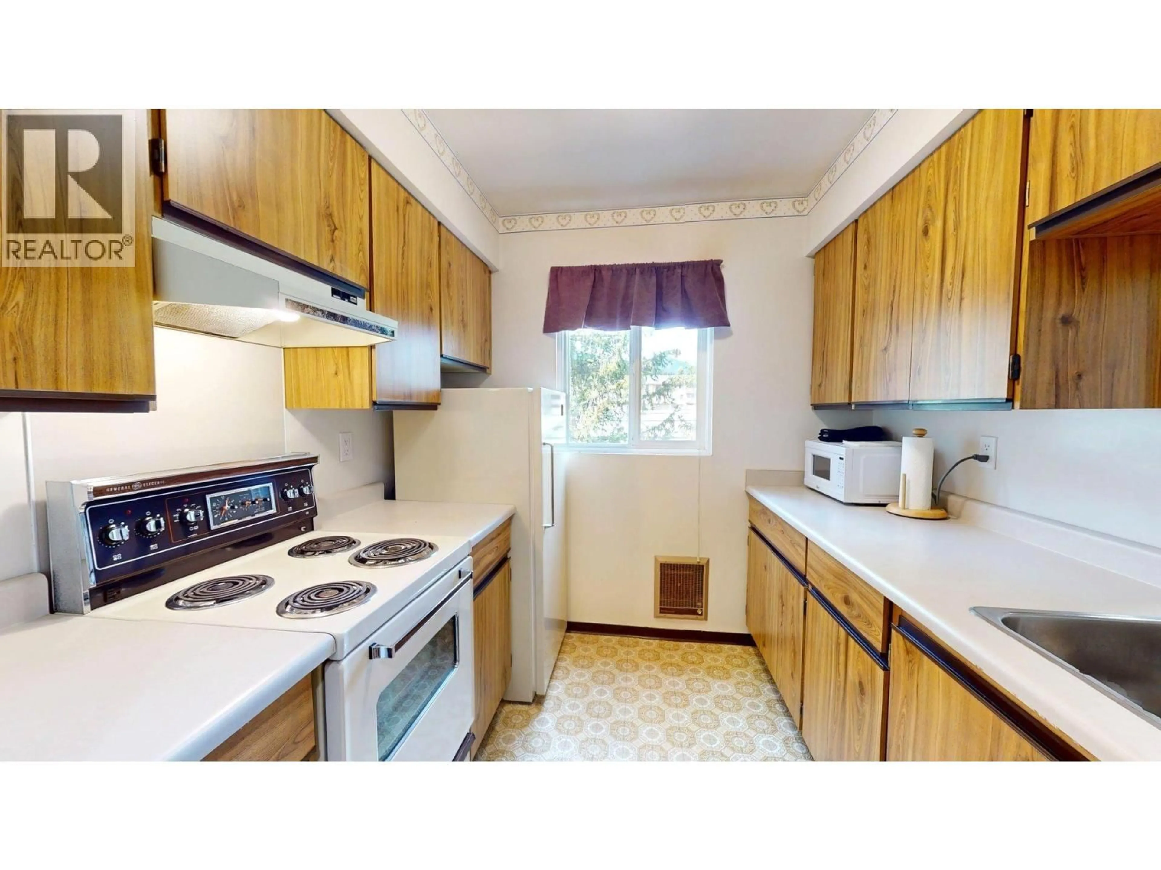Standard kitchen, unknown for 307 - 501 ELK STREET, Elkford British Columbia V0B1H0