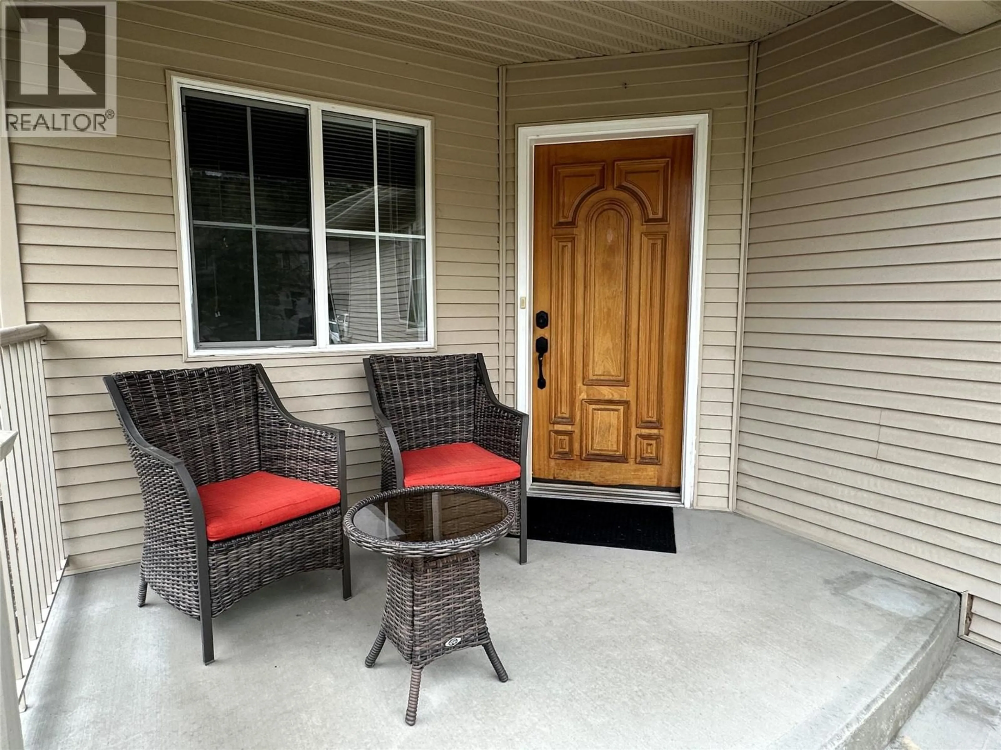 Patio, street for 662 SOUTH CREST DRIVE, Kelowna British Columbia V1W4W6