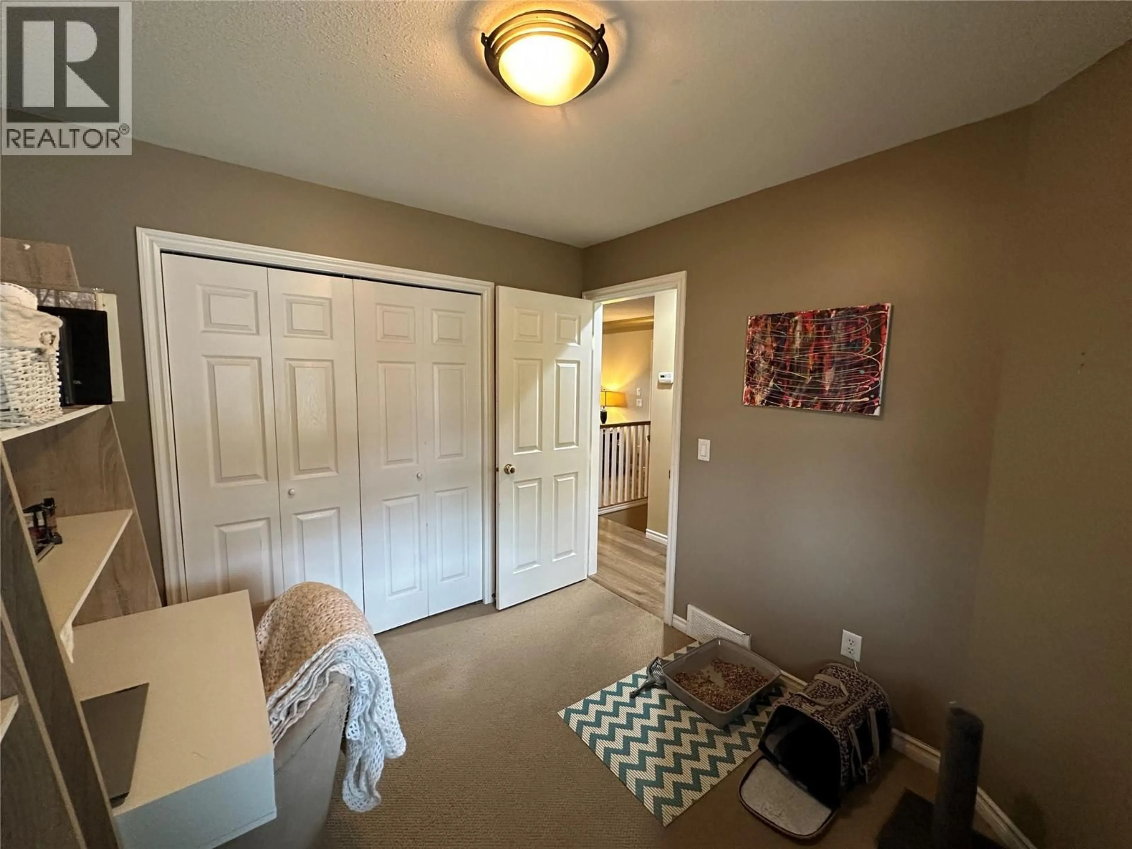 A pic of a room for 662 SOUTH CREST DRIVE, Kelowna British Columbia V1W4W6