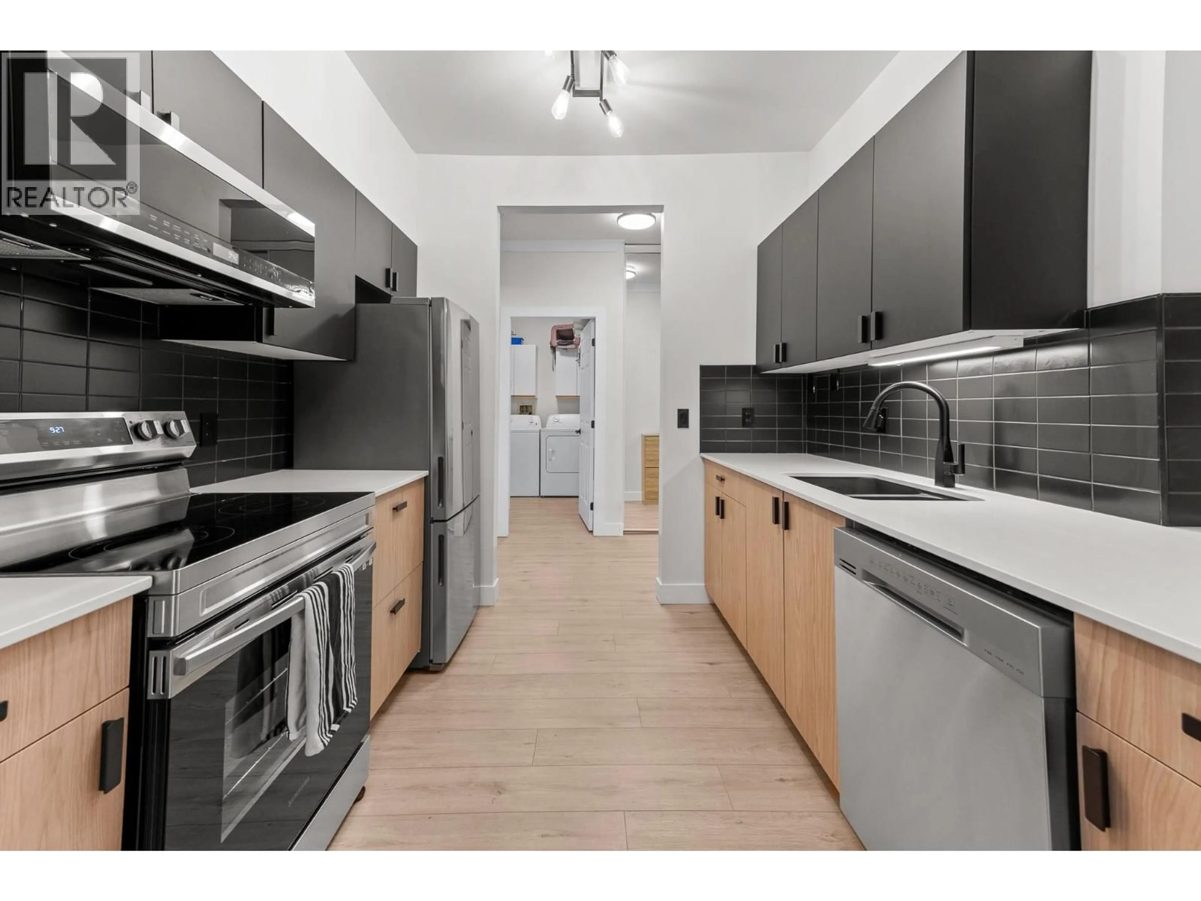 Standard kitchen, unknown for 315 - 255 AURORA CRESCENT, Kelowna British Columbia V1X7L8