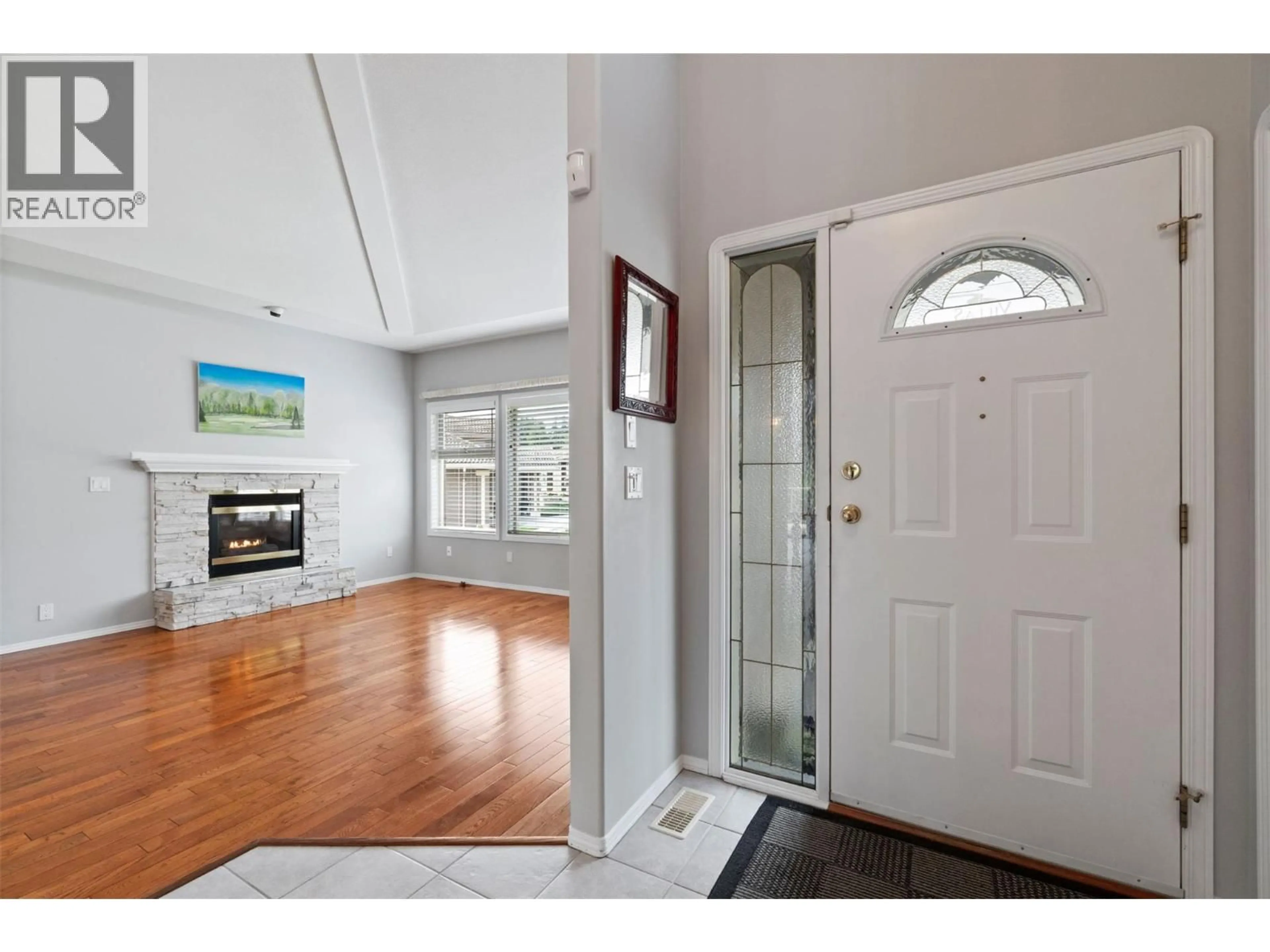Indoor entryway for 24 - 2550 GOLF COURSE DRIVE, Blind Bay British Columbia V0E1H1