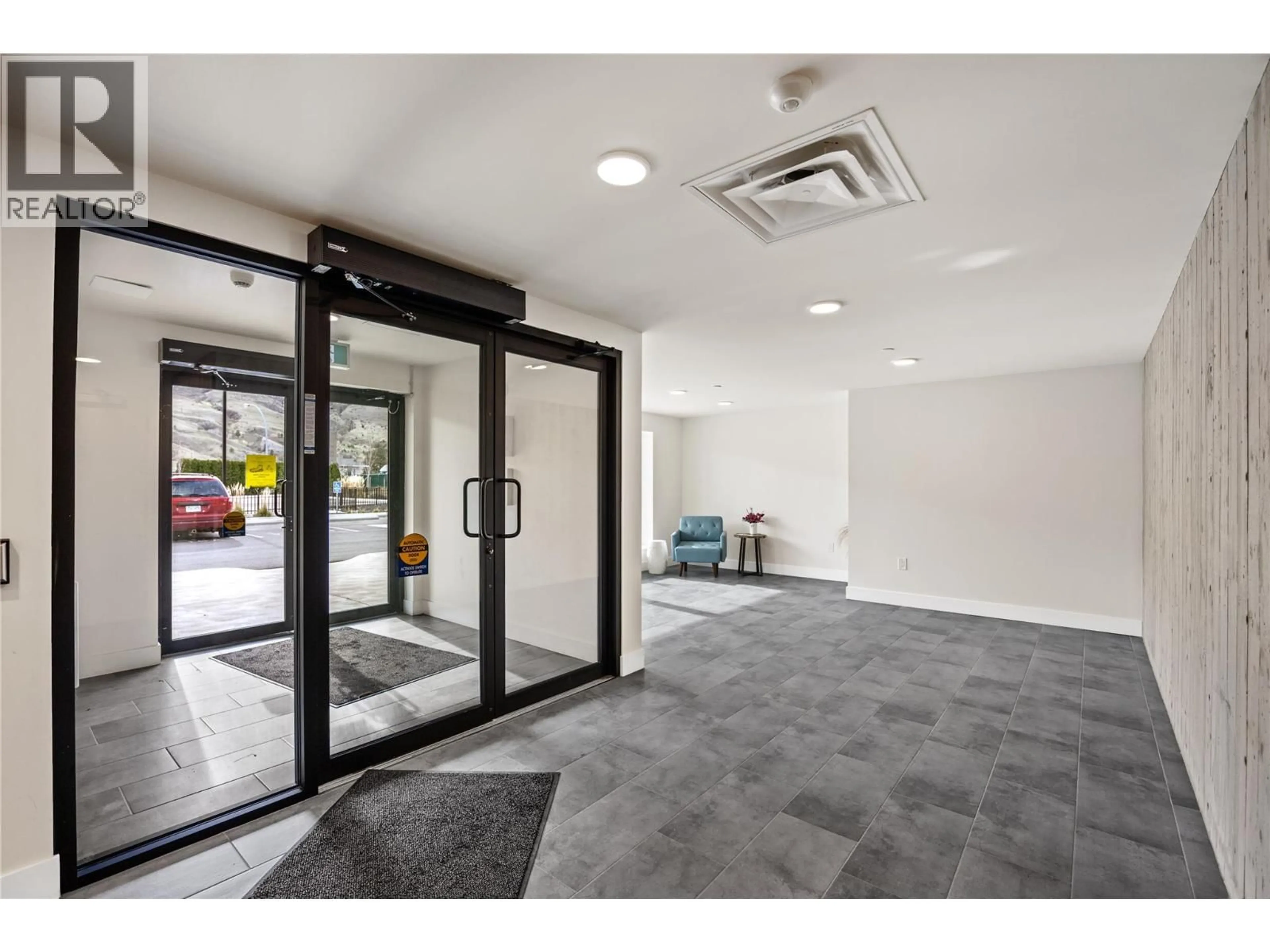 Indoor foyer for 308 - 651 DUNES DRIVE, Kamloops British Columbia V2B0K2