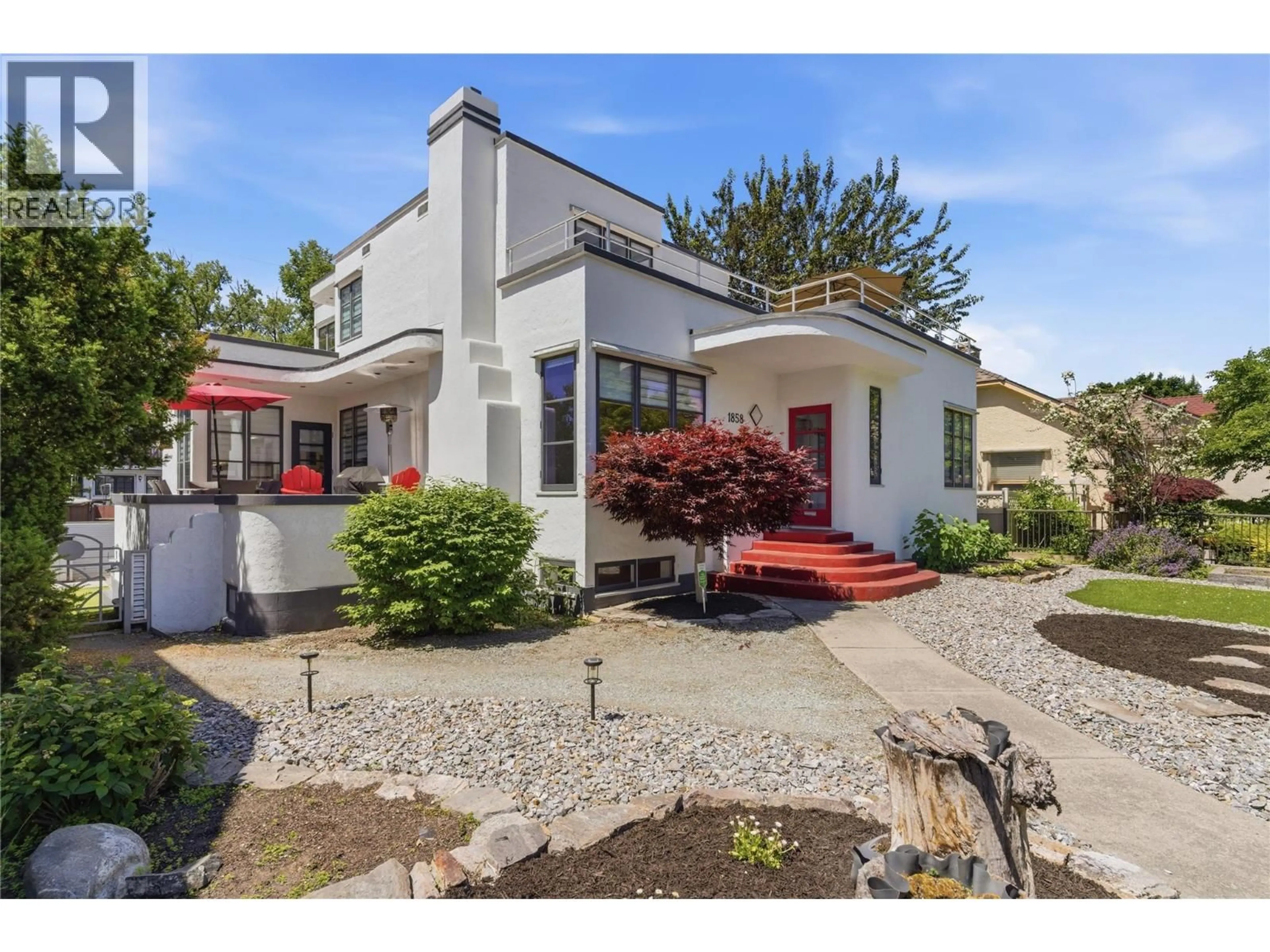 Home with vinyl exterior material, street for 1858 ABBOTT STREET, Kelowna British Columbia V1Y1B5