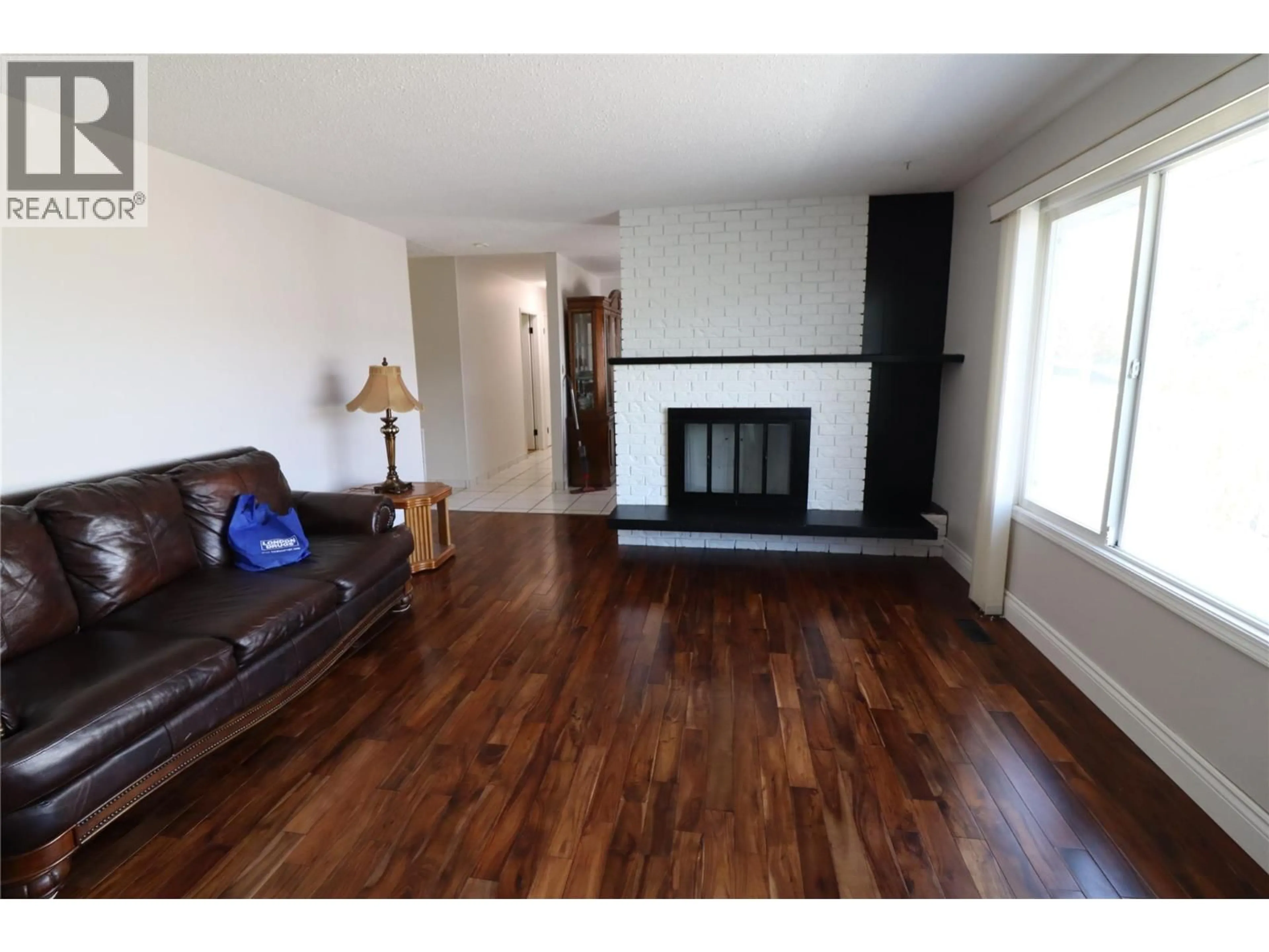 Living room with furniture, wood/laminate floor for 136 GREENSTONE DRIVE, Kamloops British Columbia V2C1N5