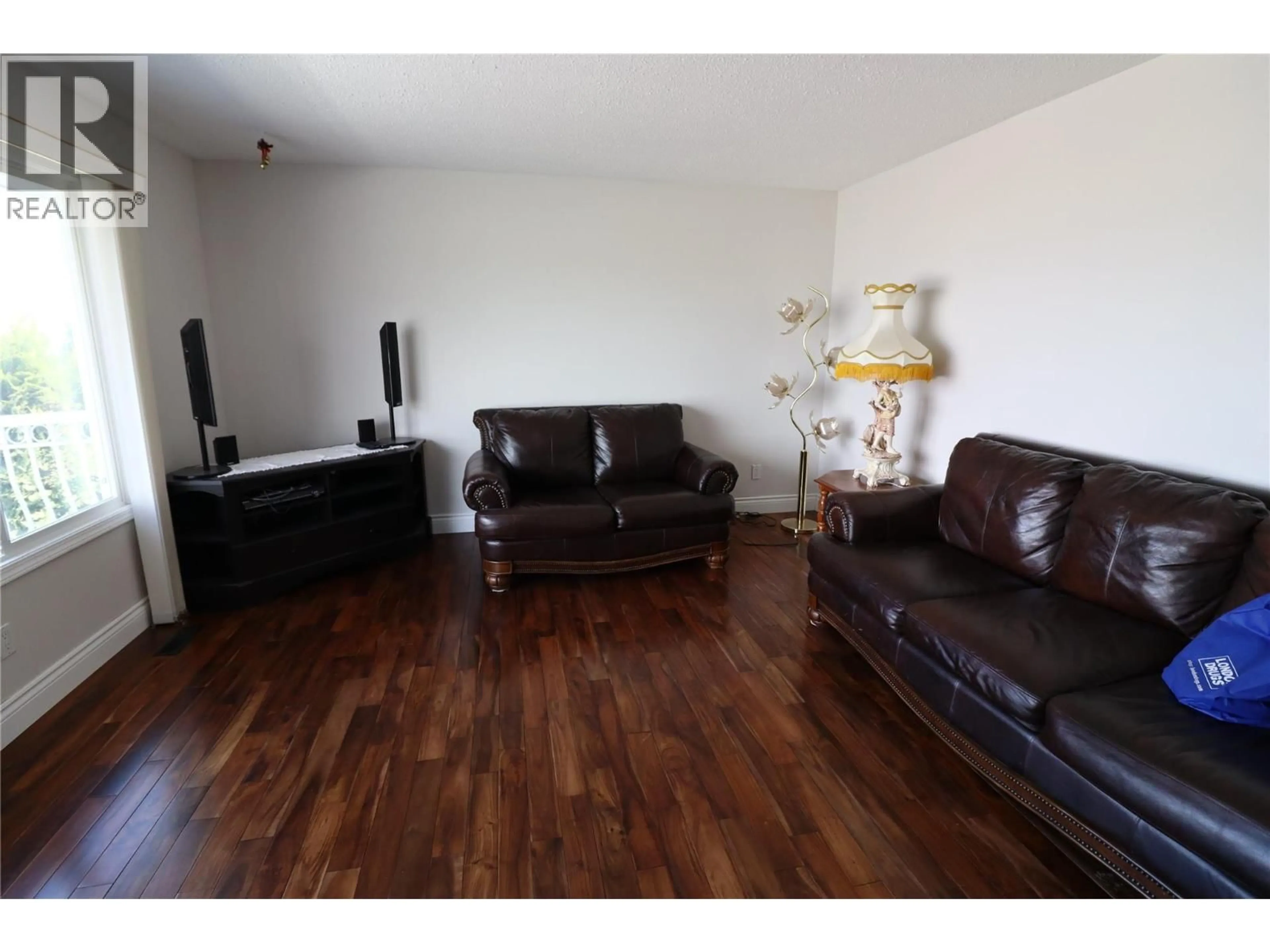 Living room with furniture, wood/laminate floor for 136 GREENSTONE DRIVE, Kamloops British Columbia V2C1N5