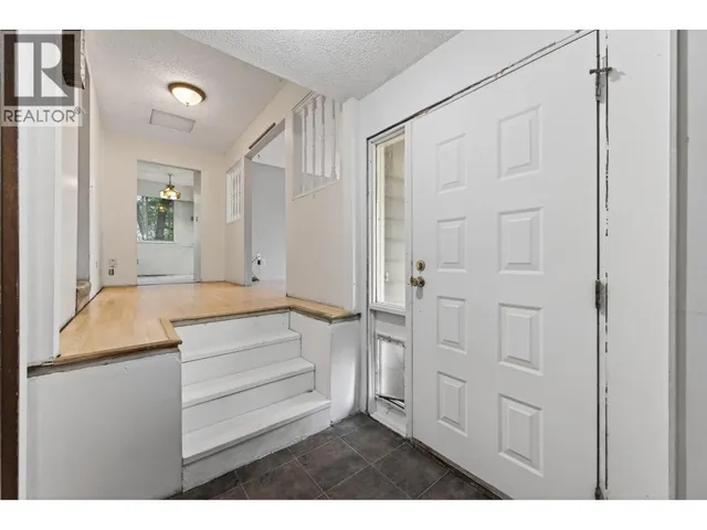 376 HOLLYWOOD CRESCENT, Lillooet 5
