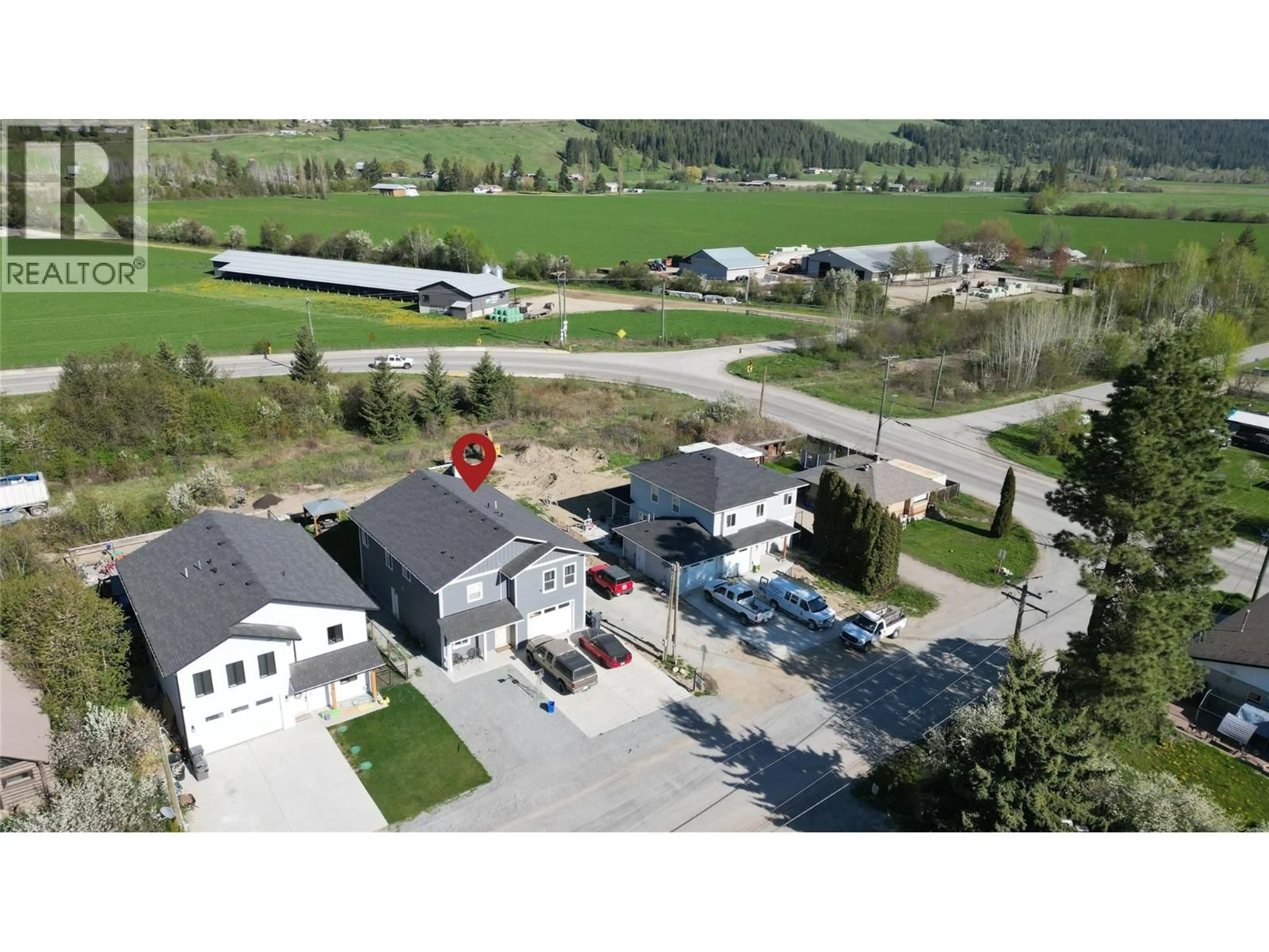 A pic from outside/outdoor area/front of a property/back of a property/a pic from drone, building for 148 4TH AVENUE, Grindrod British Columbia V0E1Y0