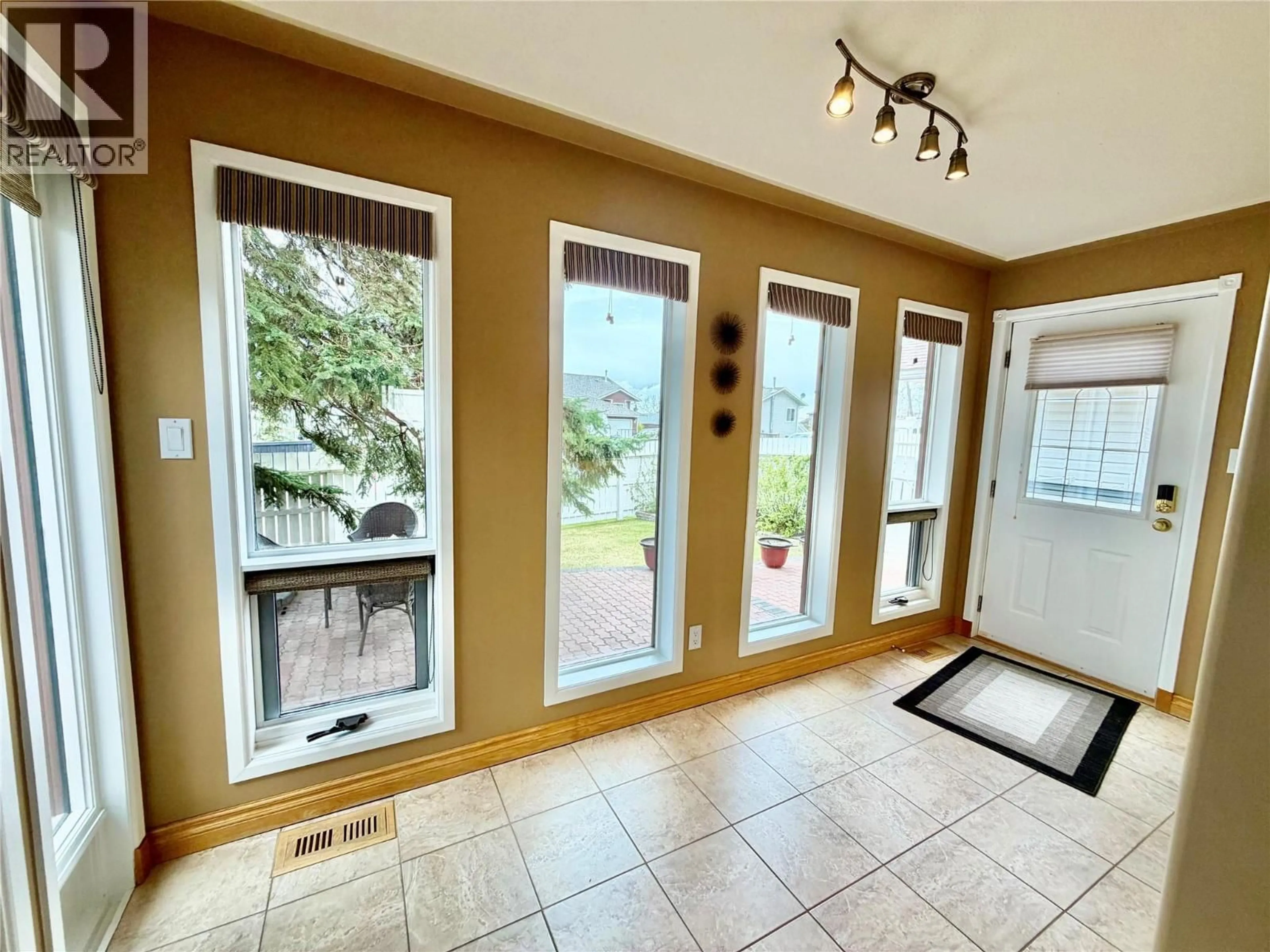 Indoor entryway for 1820 91 AVENUE, Dawson Creek British Columbia V1G1B1