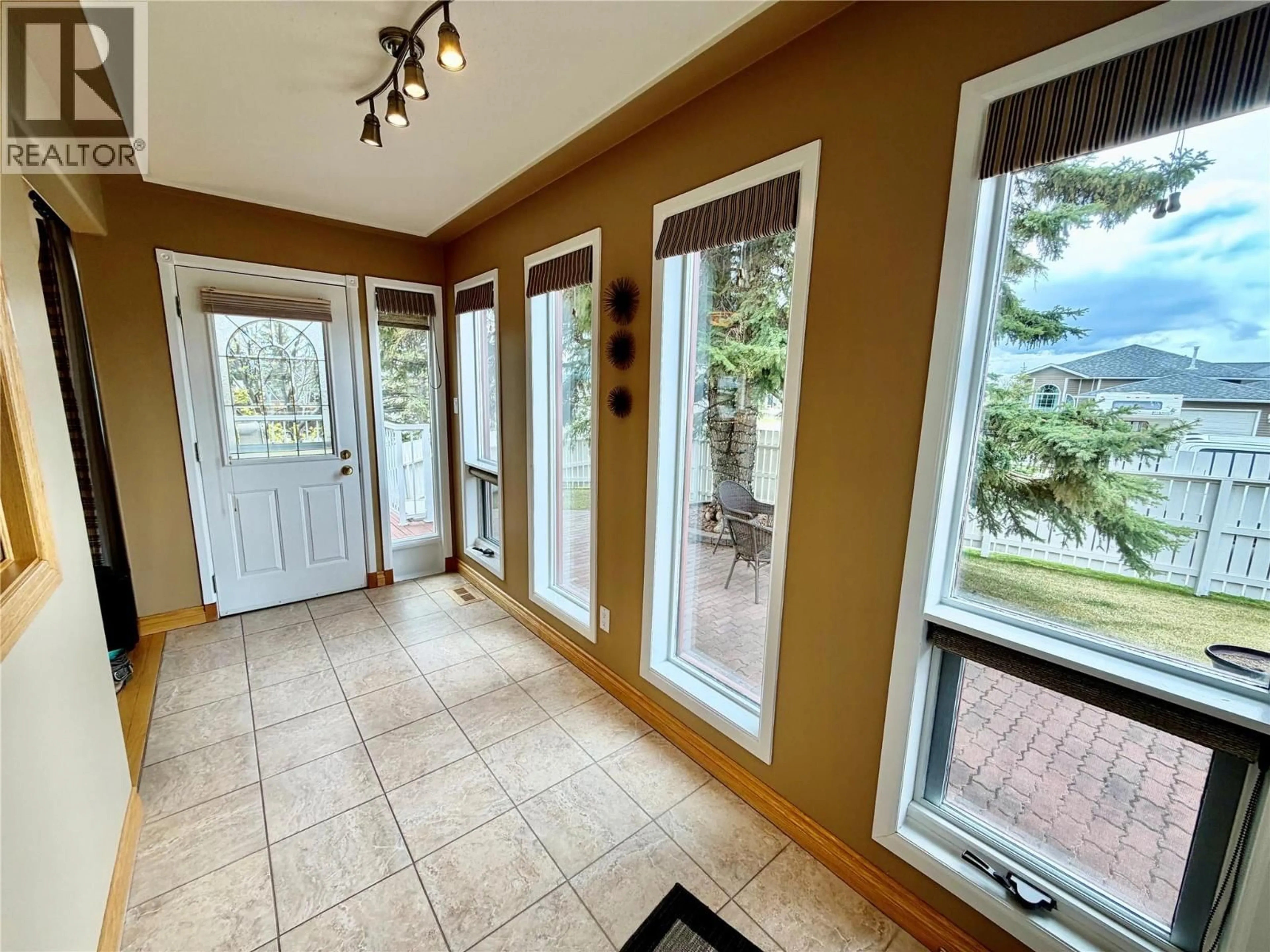Indoor entryway for 1820 91 AVENUE, Dawson Creek British Columbia V1G1B1