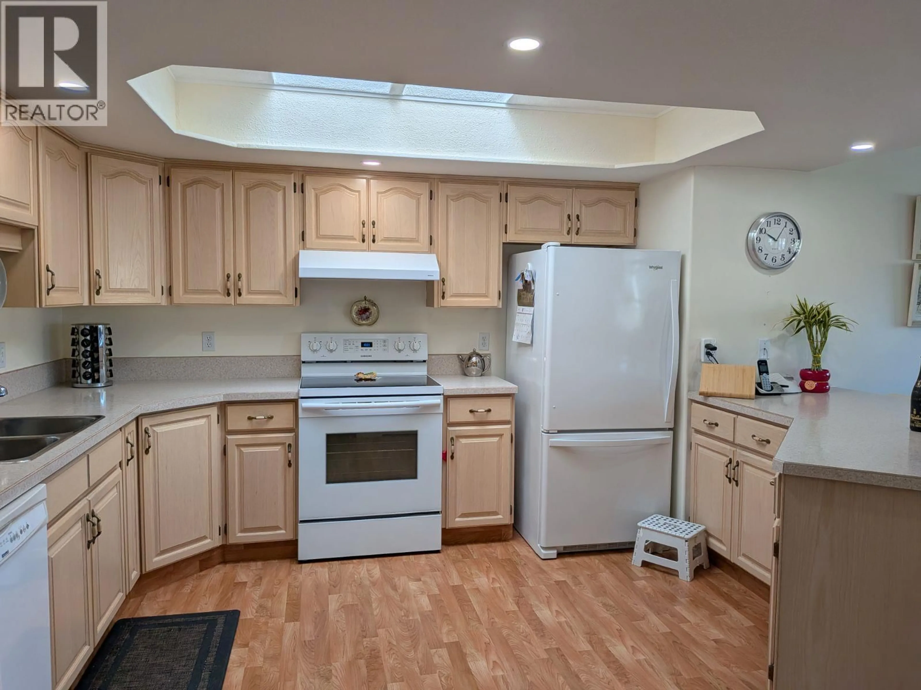 Standard kitchen, unknown for 311 - 3595 SKAHA LAKE ROAD, Penticton British Columbia V2A7K2