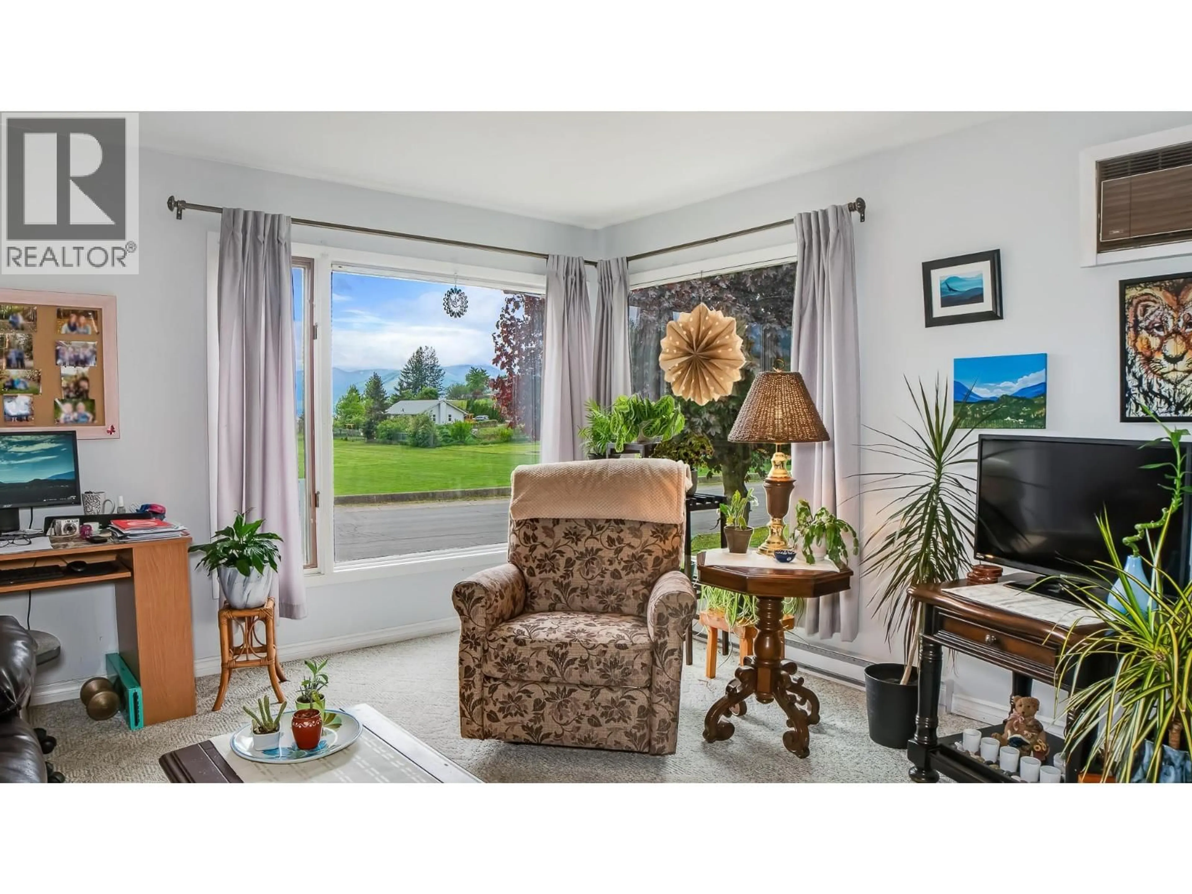Living room with furniture, unknown for 1720 HILLSIDE STREET, Creston British Columbia V0B1G5