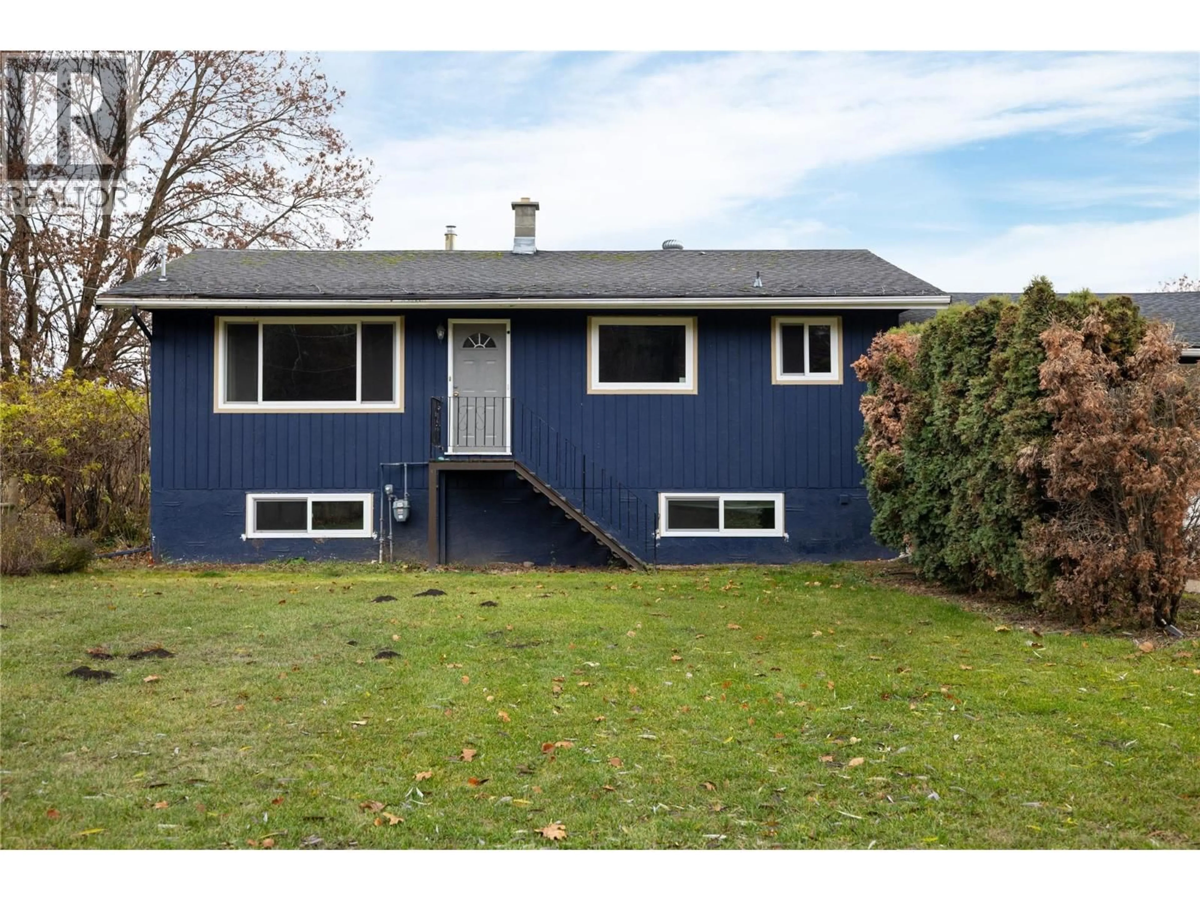Home with vinyl exterior material, street for 5712 6 HIGHWAY, Vernon British Columbia V1B3E1