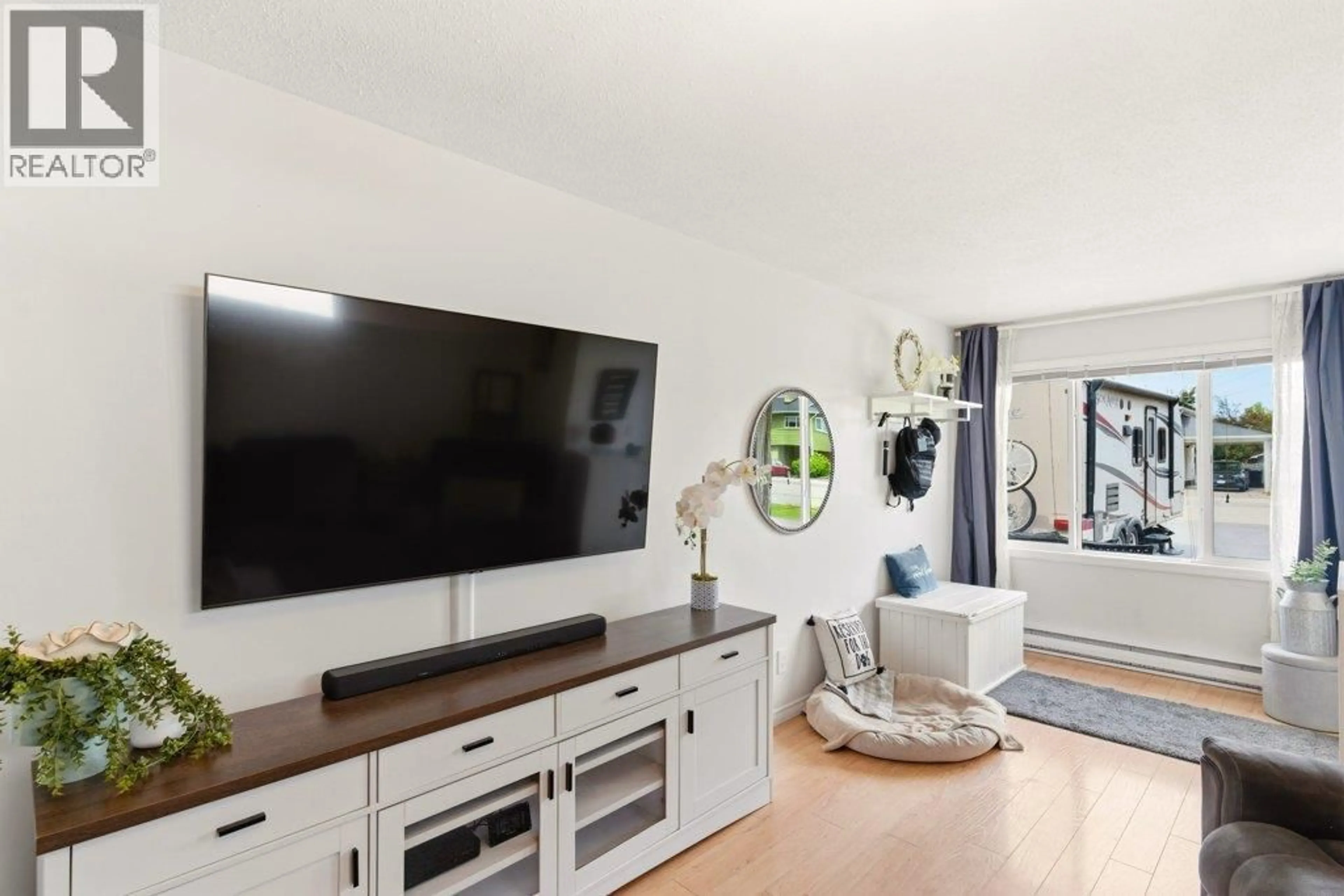 Home theater for 477 HARDIE ROAD, Kelowna British Columbia V1X2H3
