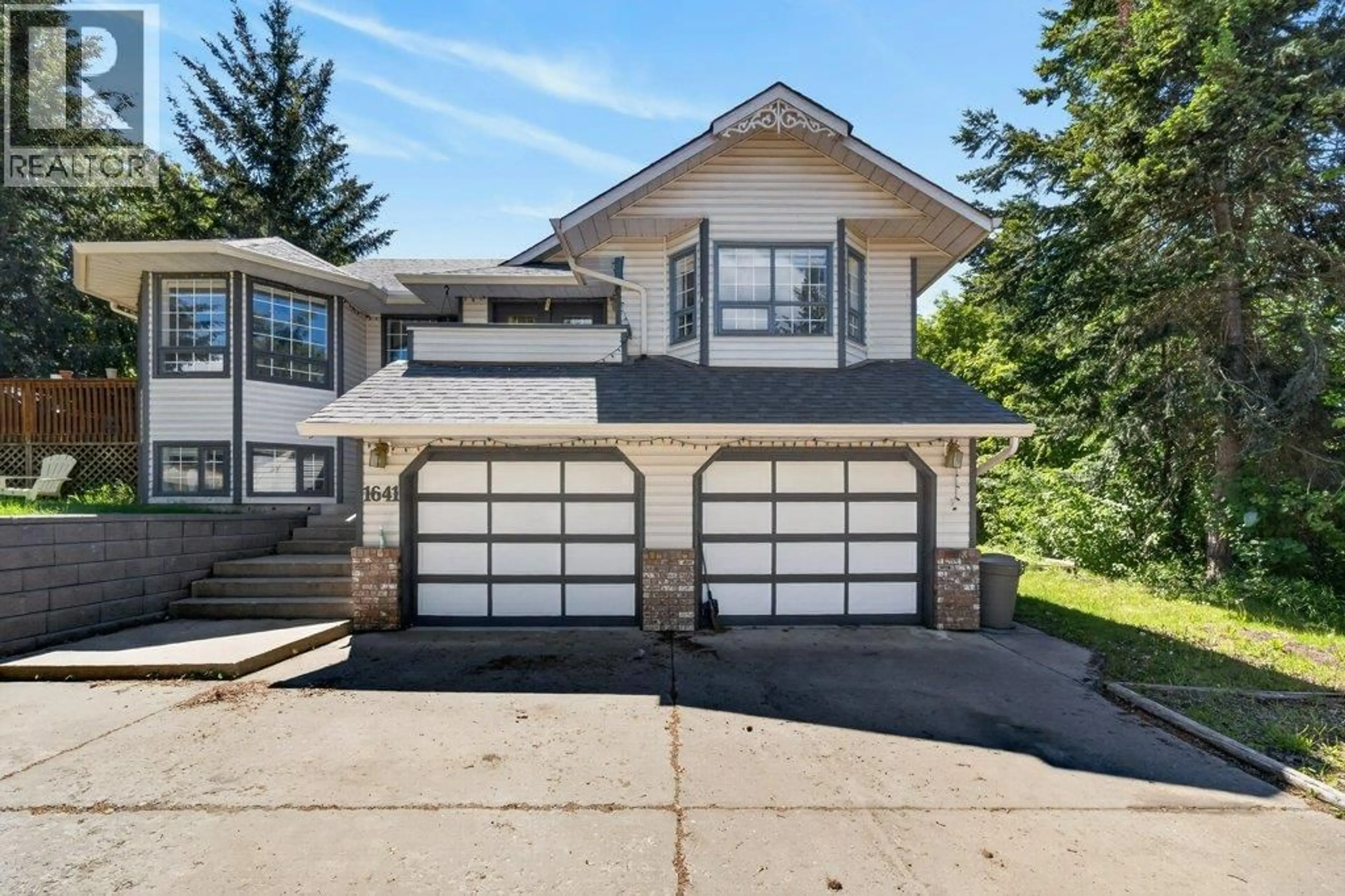 Home with vinyl exterior material, street for 1641 17 STREET SOUTHEAST, Salmon Arm British Columbia V1E2M6