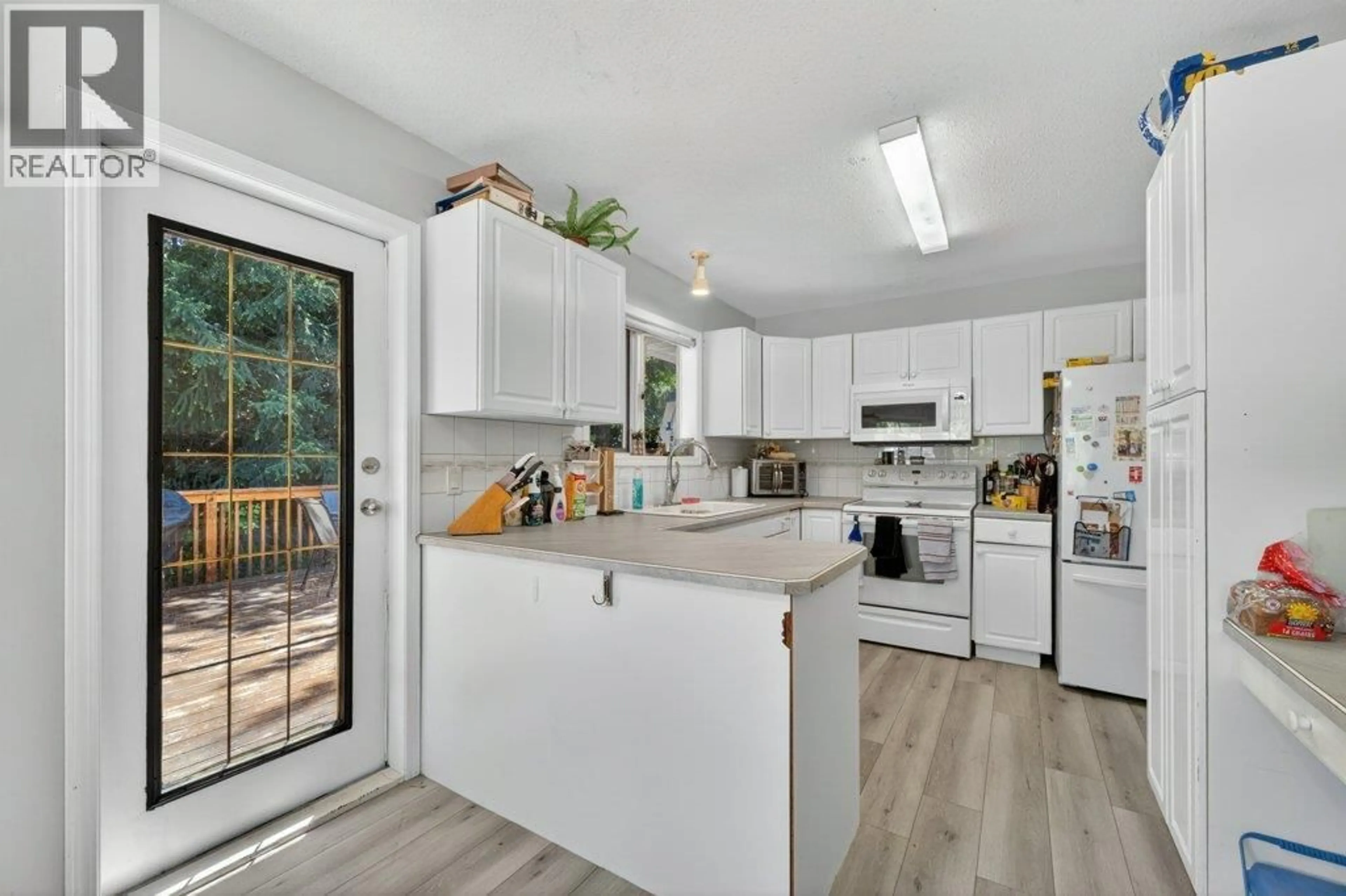 Open concept kitchen, unknown for 1641 17 STREET SOUTHEAST, Salmon Arm British Columbia V1E2M6