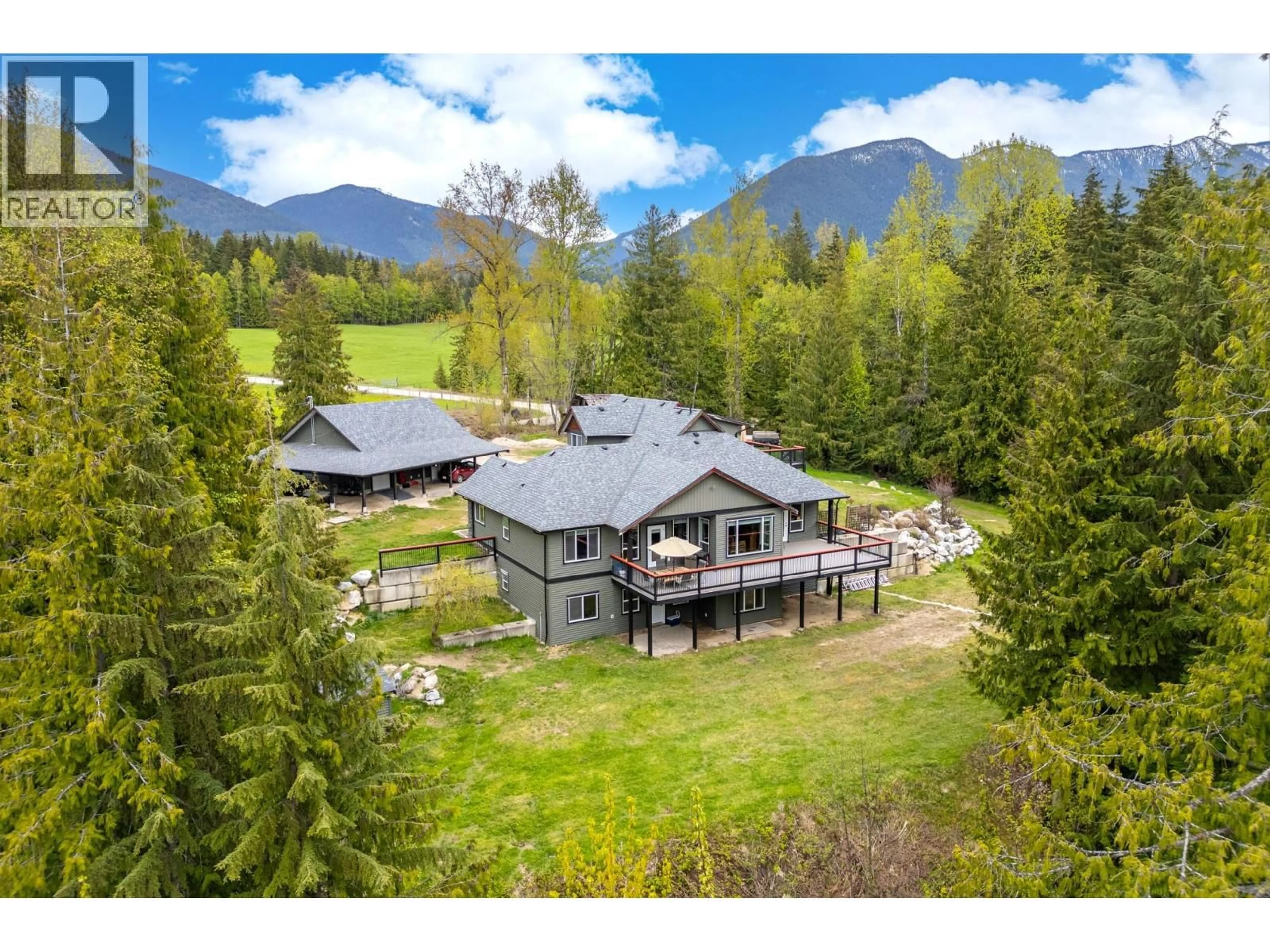 A pic from outside/outdoor area/front of a property/back of a property/a pic from drone, mountain view for 787 CRESCENT BAY ROAD, Nakusp British Columbia V0G1R1