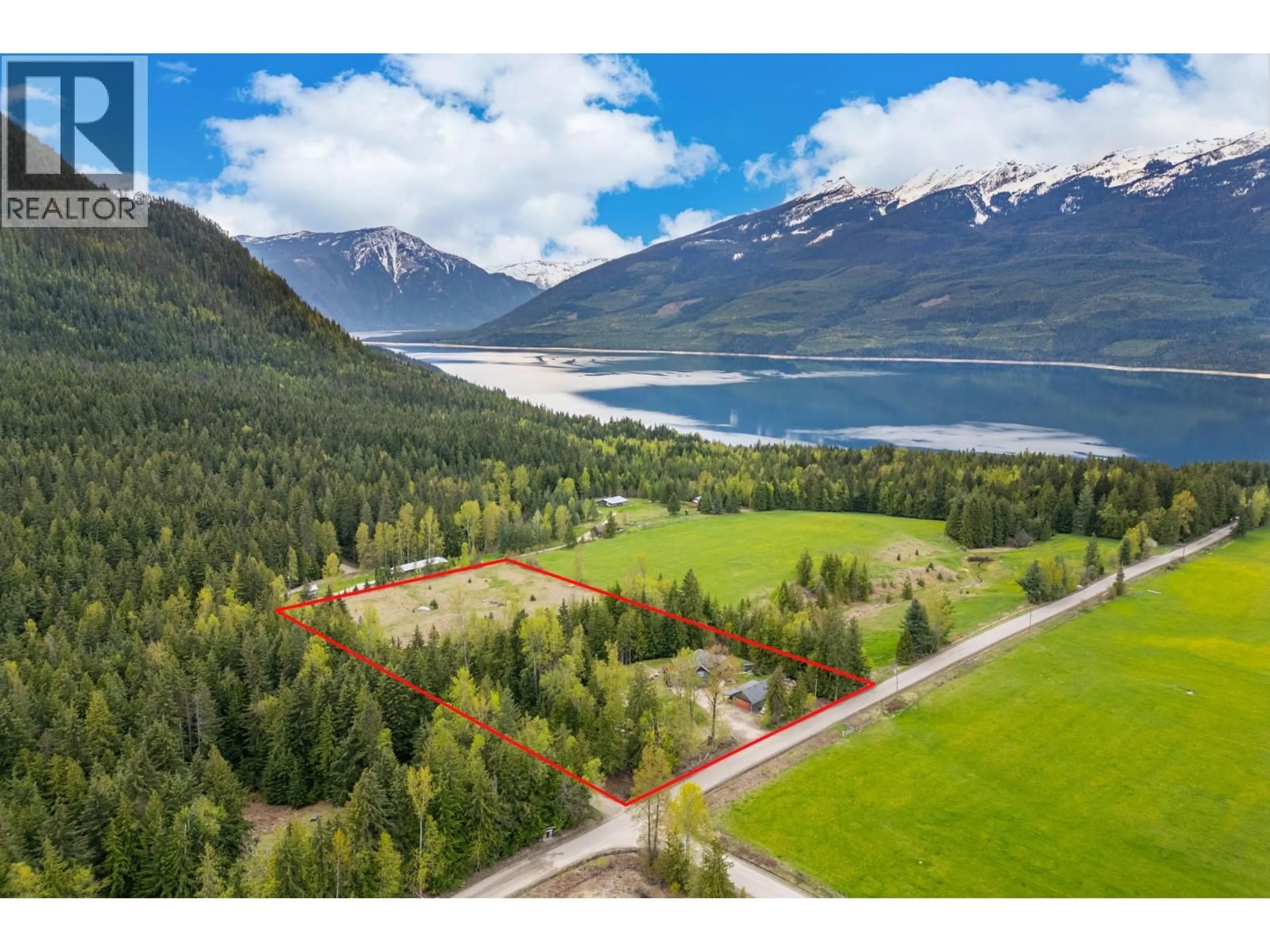 A pic from outside/outdoor area/front of a property/back of a property/a pic from drone, water/lake/river/ocean view for 787 CRESCENT BAY ROAD, Nakusp British Columbia V0G1R1