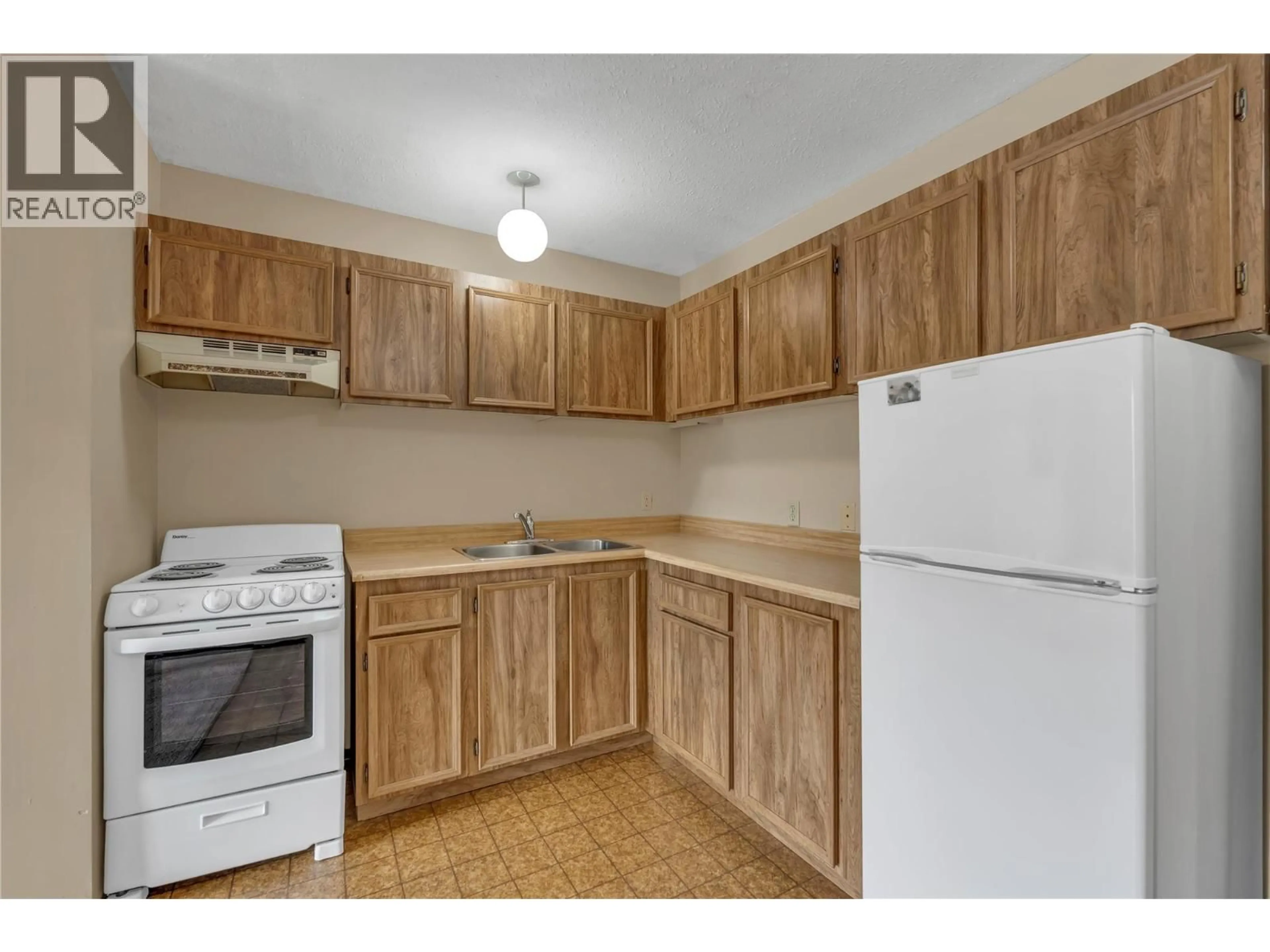 Standard kitchen, unknown for 209 - 150 SKAHA PLACE, Penticton British Columbia V2A7K1