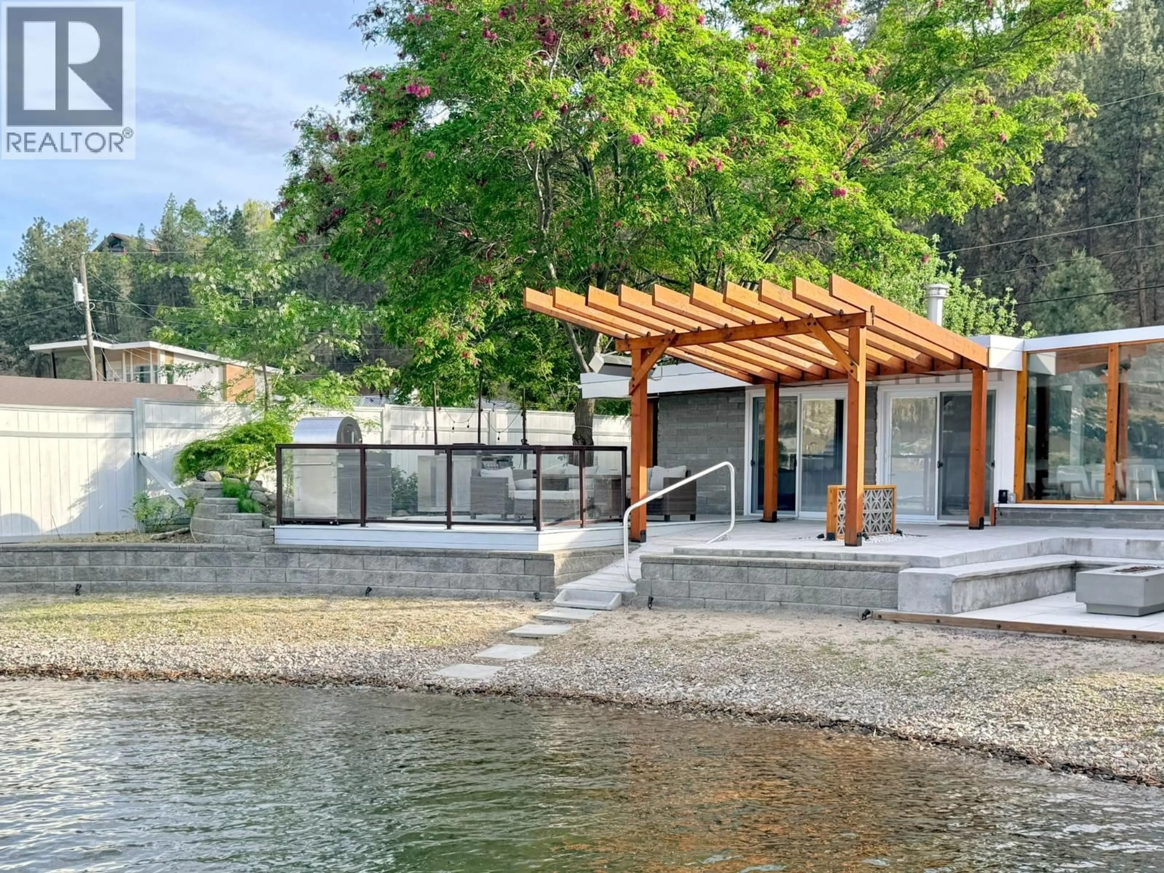 Patio, water/lake/river/ocean view for 266 ALDER AVENUE, Kaleden British Columbia V0H1K0