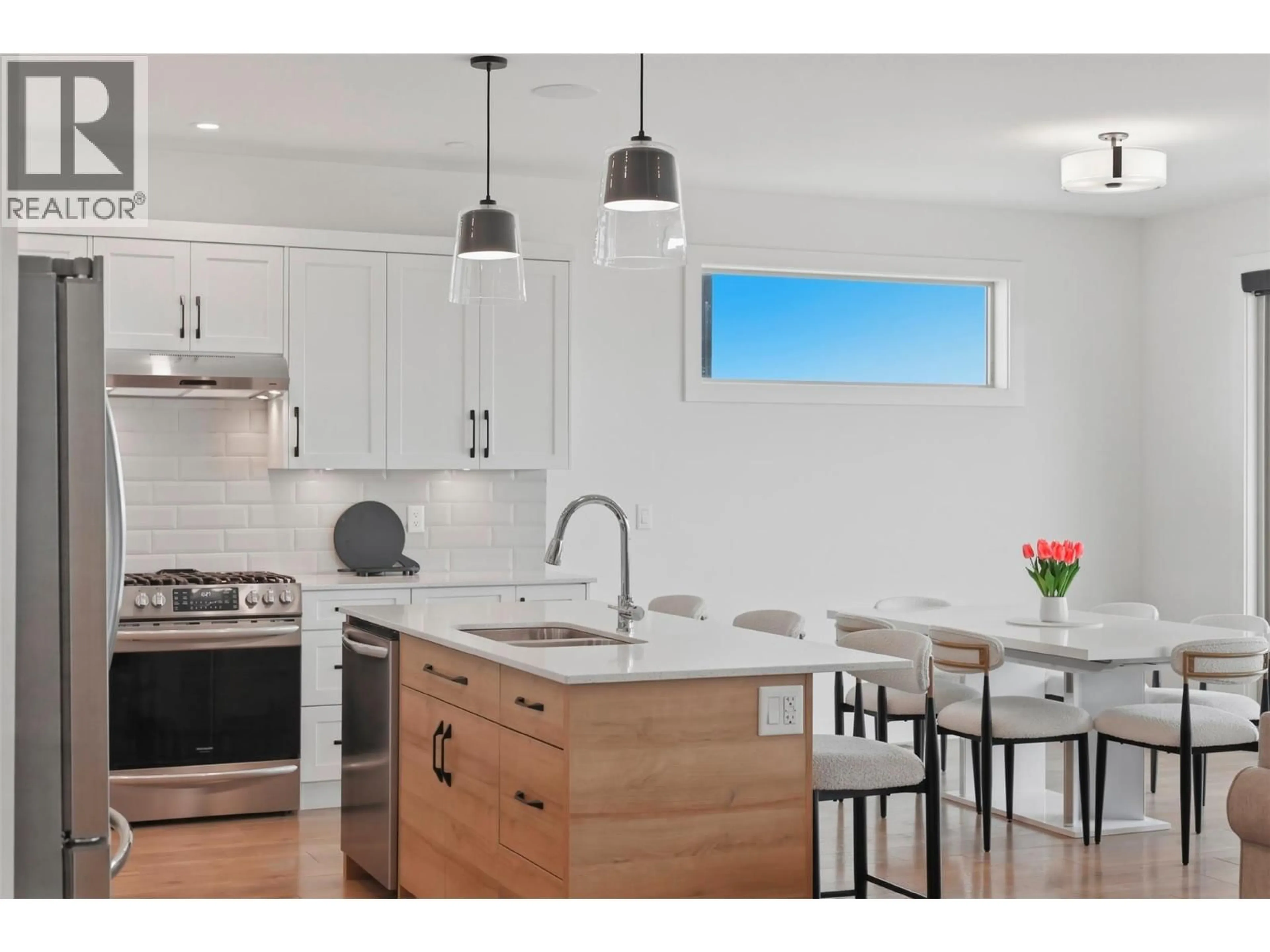 Contemporary kitchen, unknown for 464 EDINBURGH BOULEVARD, Kamloops British Columbia V1S0E6