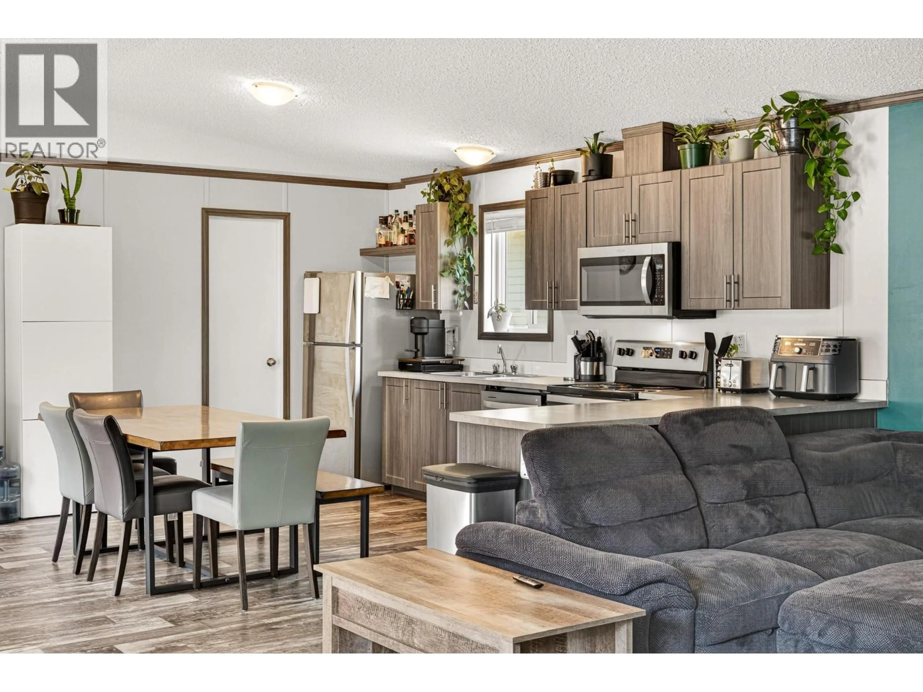 Open concept kitchen, wood/laminate floor for 39 - 9773 STEPHENSON ROAD, Hosmer British Columbia V0B1M5
