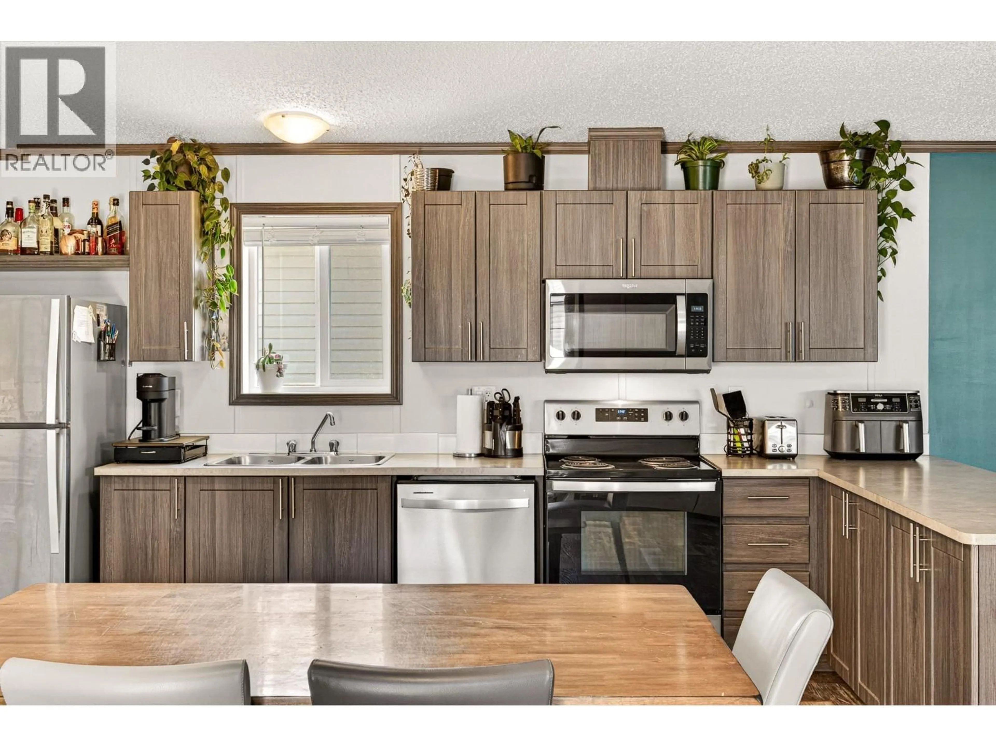 Open concept kitchen, wood/laminate floor for 39 - 9773 STEPHENSON ROAD, Hosmer British Columbia V0B1M5