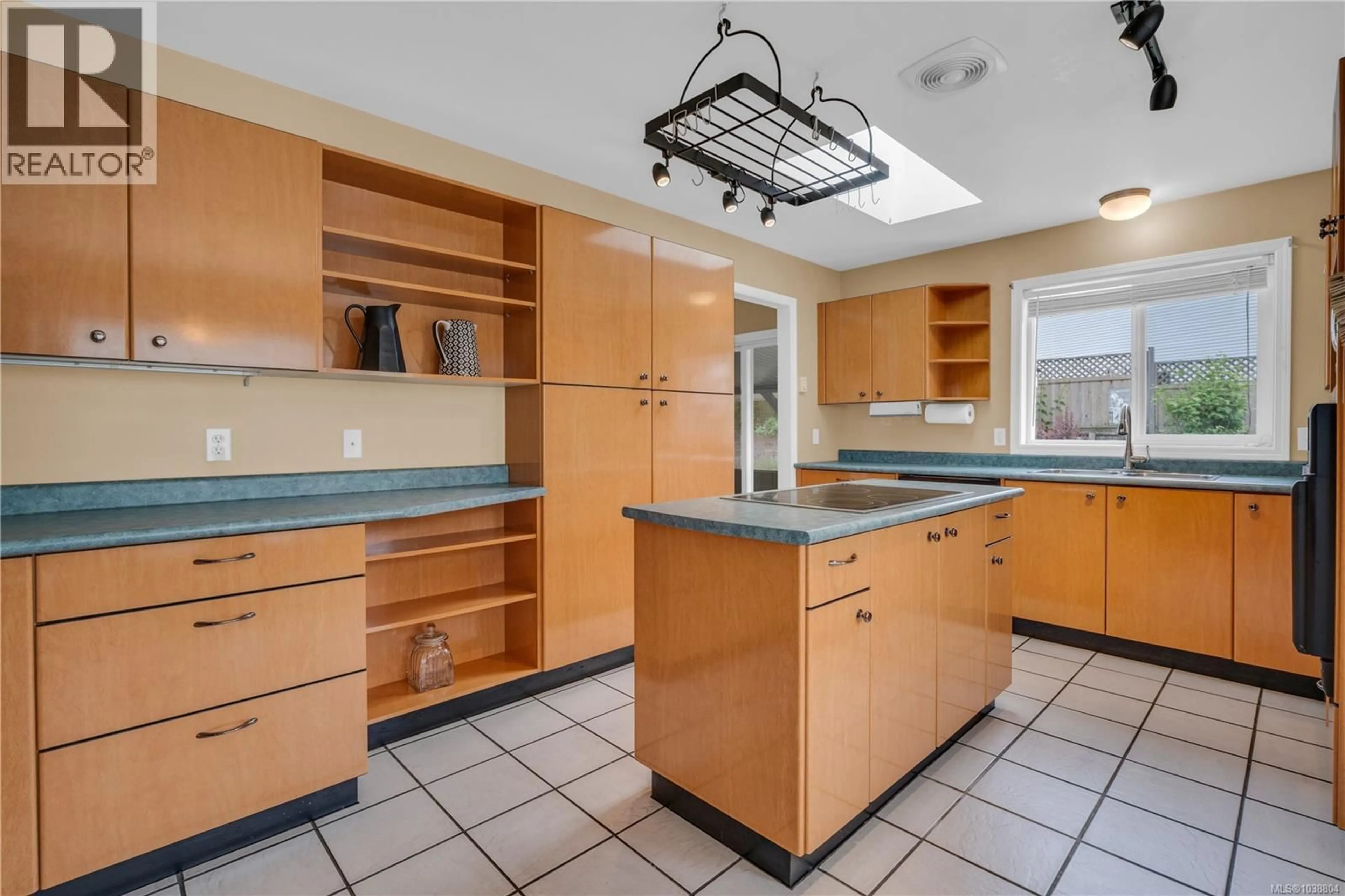 Unknown for 8008 GLENHURST DRIVE NORTH, Crofton British Columbia V0R1R0