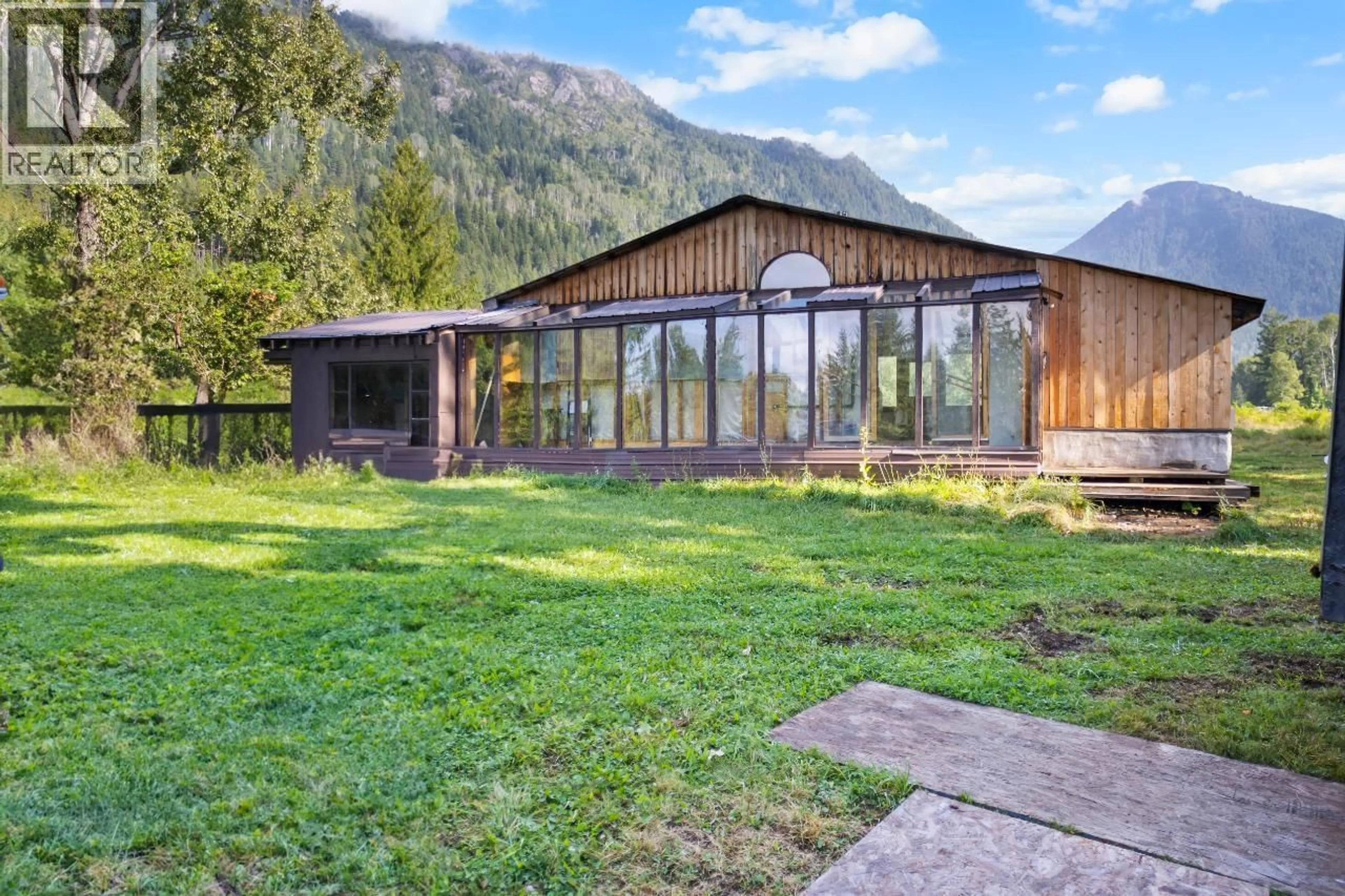Patio, mountain view for 16465 WADDS ROAD, Crawford Bay British Columbia V0B1E0