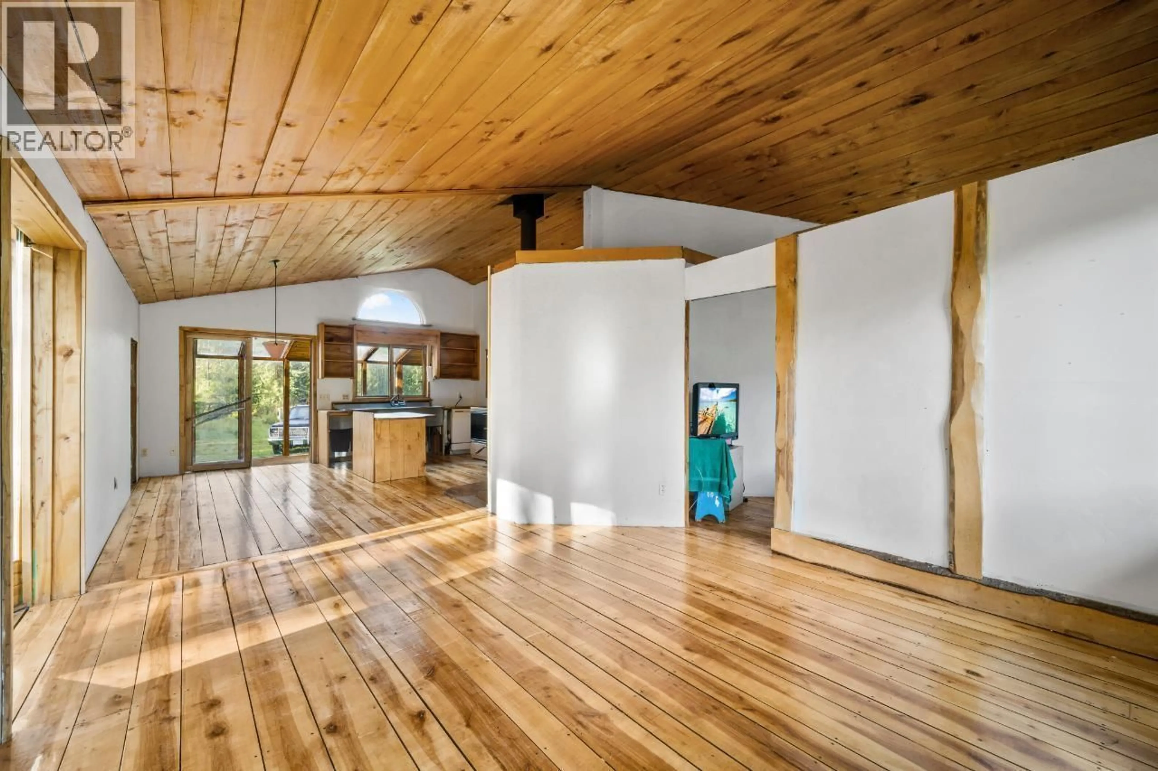 Indoor foyer for 16465 WADDS ROAD, Crawford Bay British Columbia V0B1E0