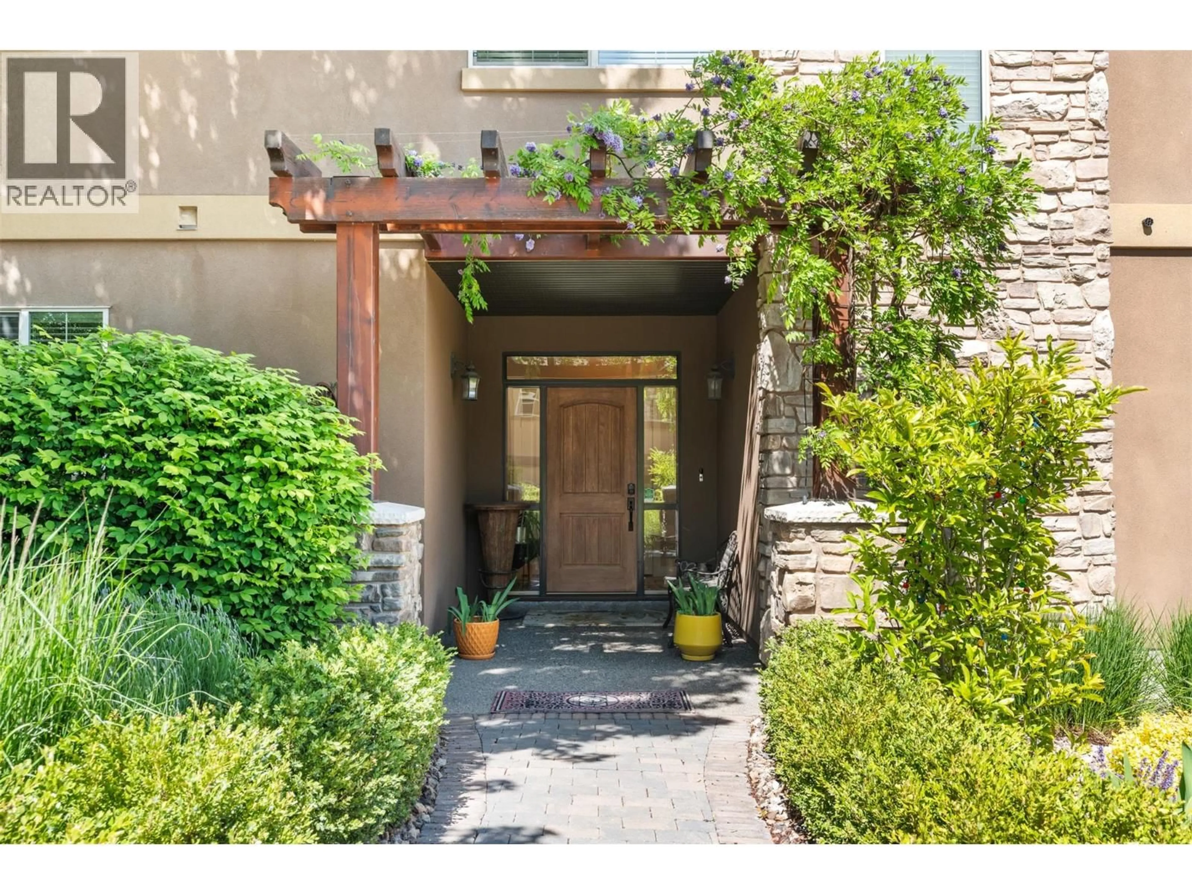 Indoor entryway for 325 CORDON PLACE, Vernon British Columbia V1H1Z9
