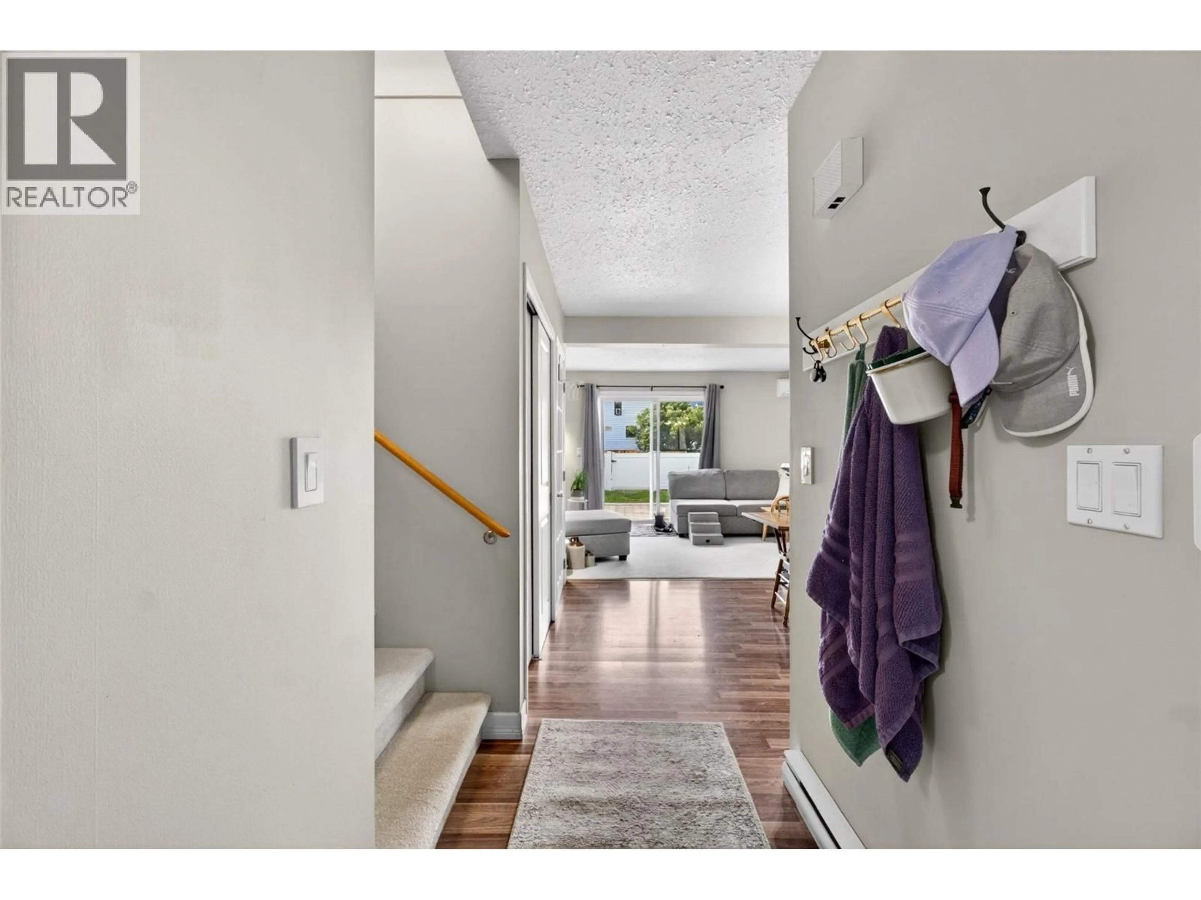 Indoor entryway for 2221 5 AVENUE NORTHEAST, Salmon Arm British Columbia V1E2J9
