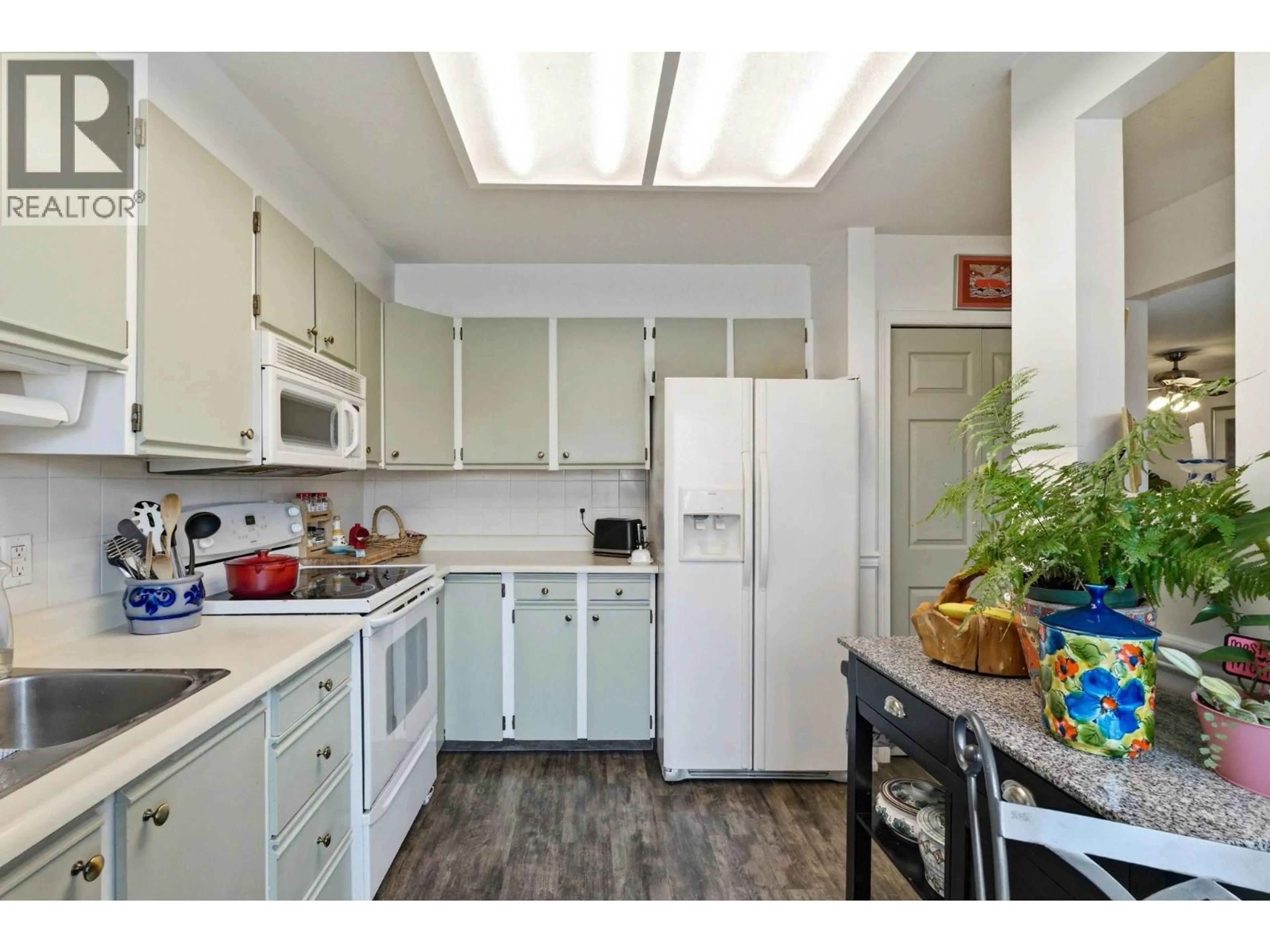 Standard kitchen, unknown for 8 - 2433 INGRAM ROAD, West Kelowna British Columbia V4T1L5