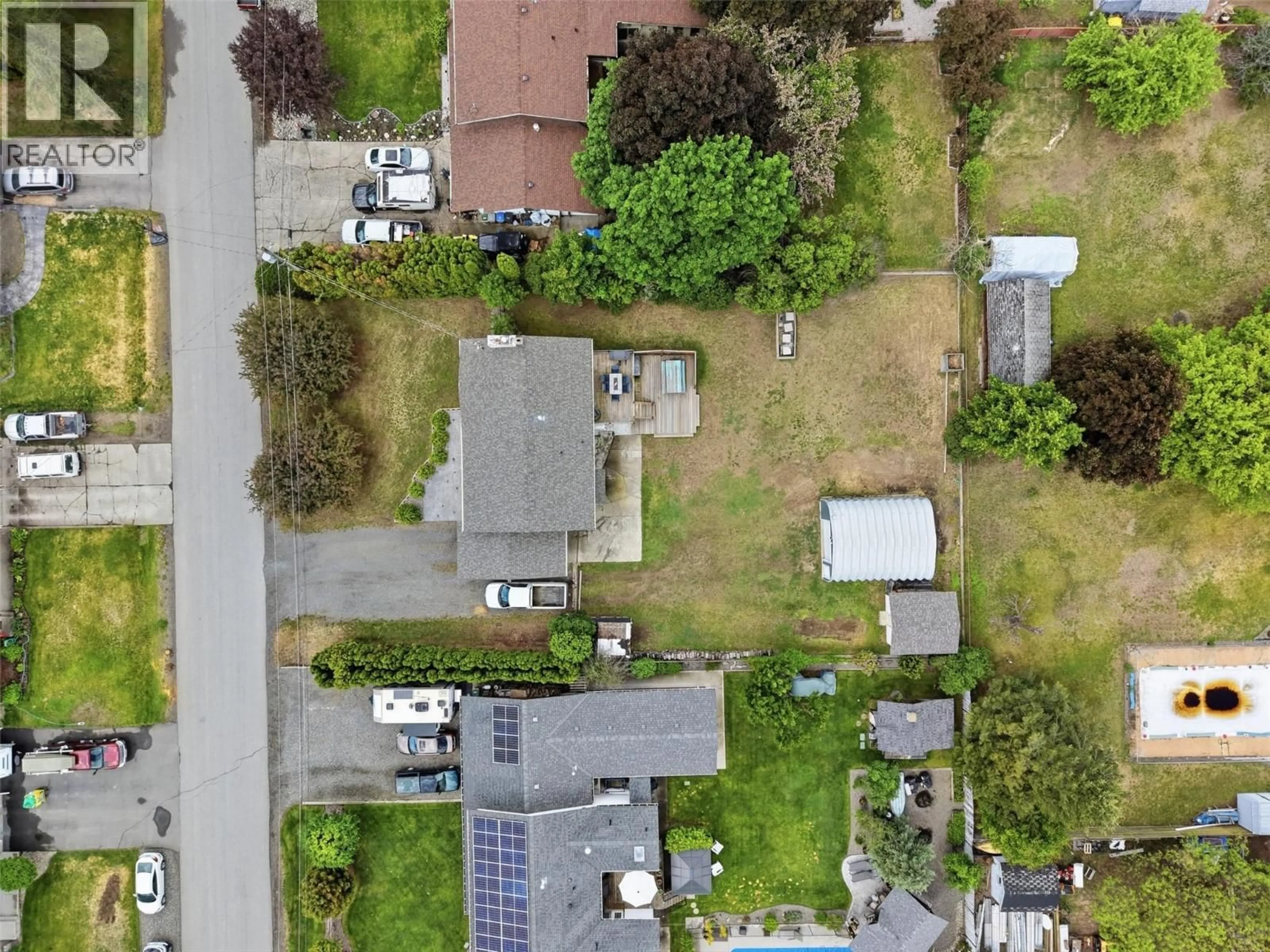A pic from outside/outdoor area/front of a property/back of a property/a pic from drone, street for 374 CHILCO AVENUE, Kamloops British Columbia V2H1L9