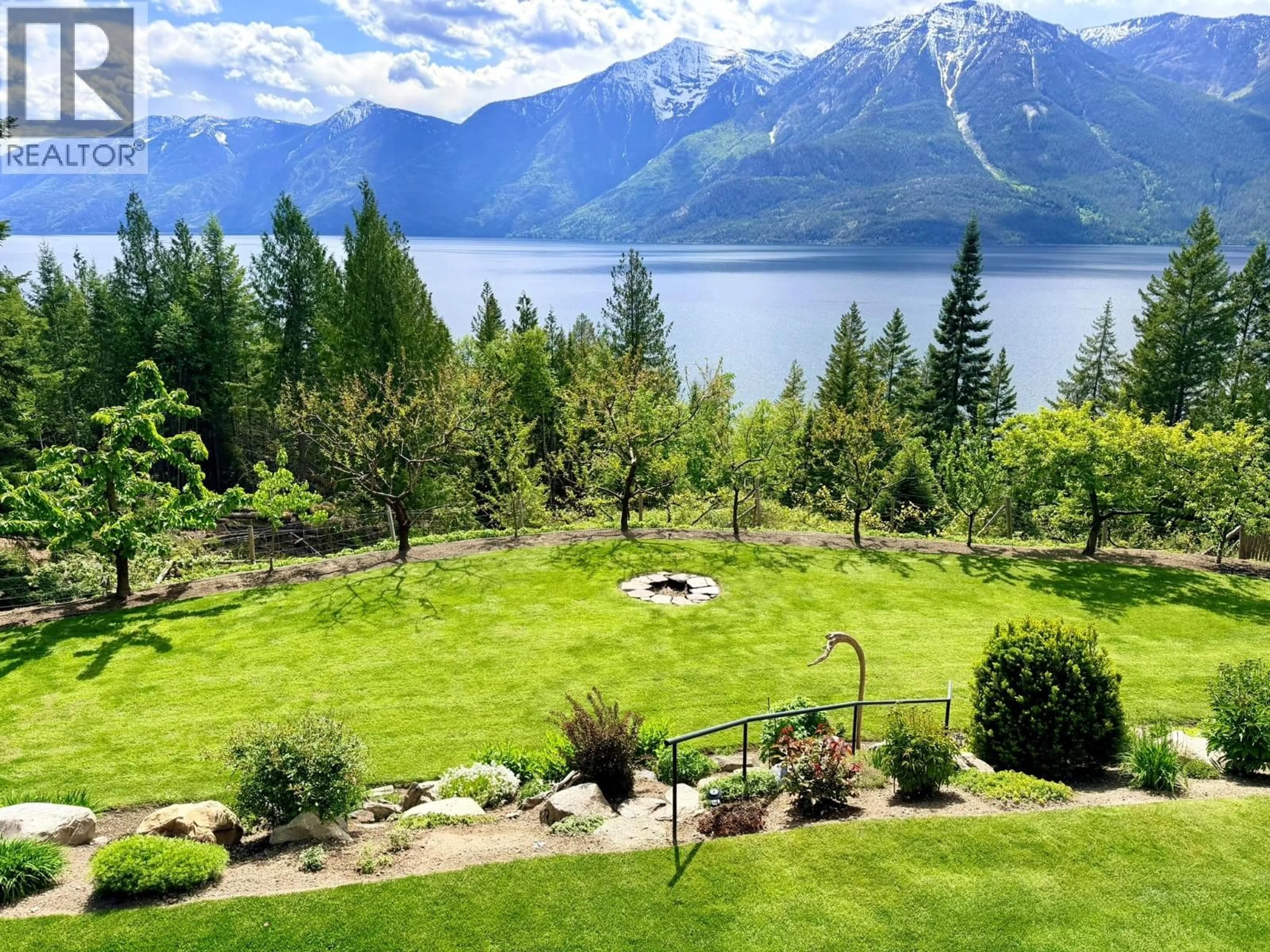 A pic from outside/outdoor area/front of a property/back of a property/a pic from drone, water/lake/river/ocean view for 13643 MOUNTAIN SHORES ROAD NORTH, Boswell British Columbia V0B1A4
