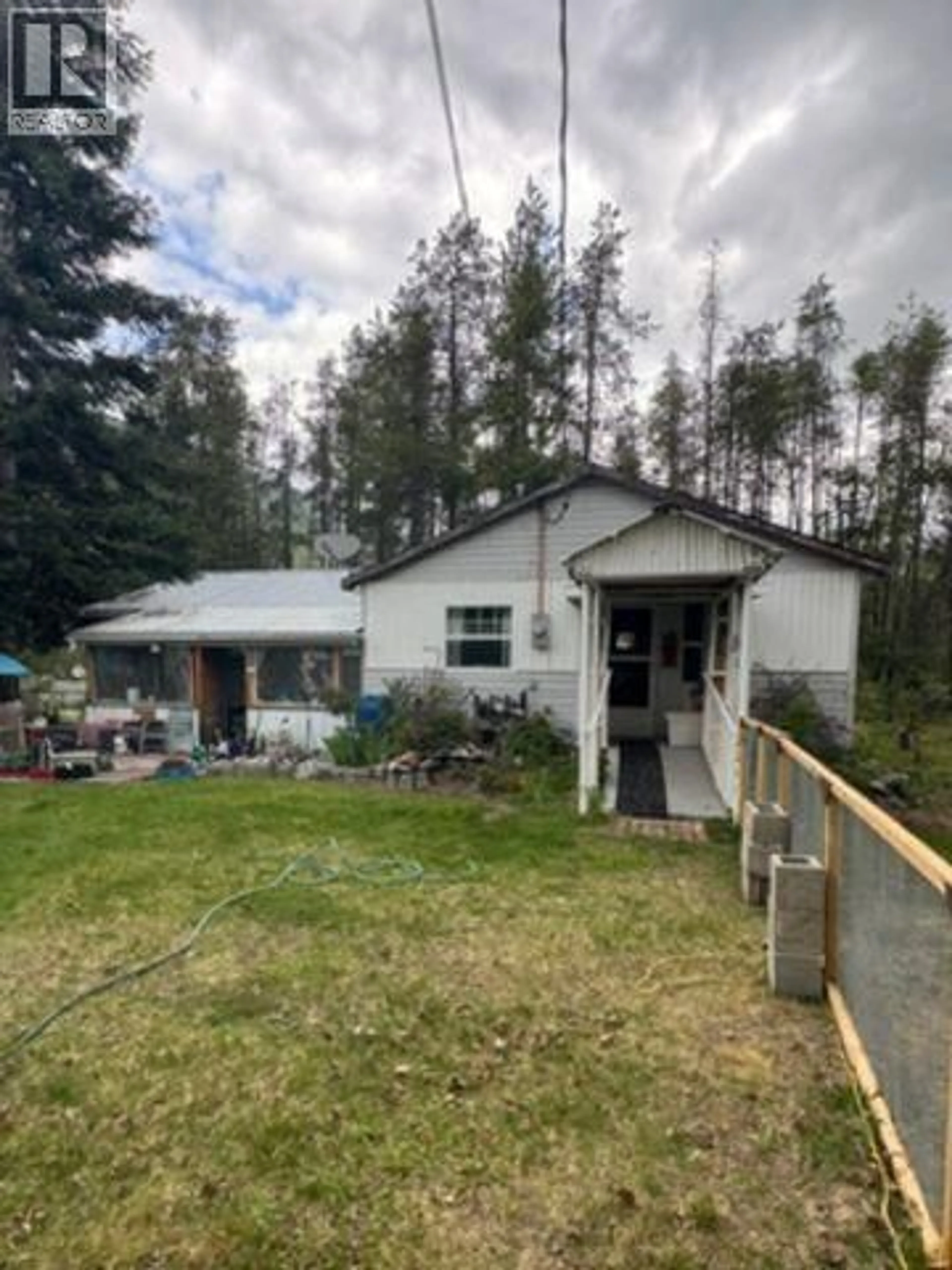 A pic from outside/outdoor area/front of a property/back of a property/a pic from drone, unknown for 8146 95 HIGHWAY, Kingsgate British Columbia V0B1V1