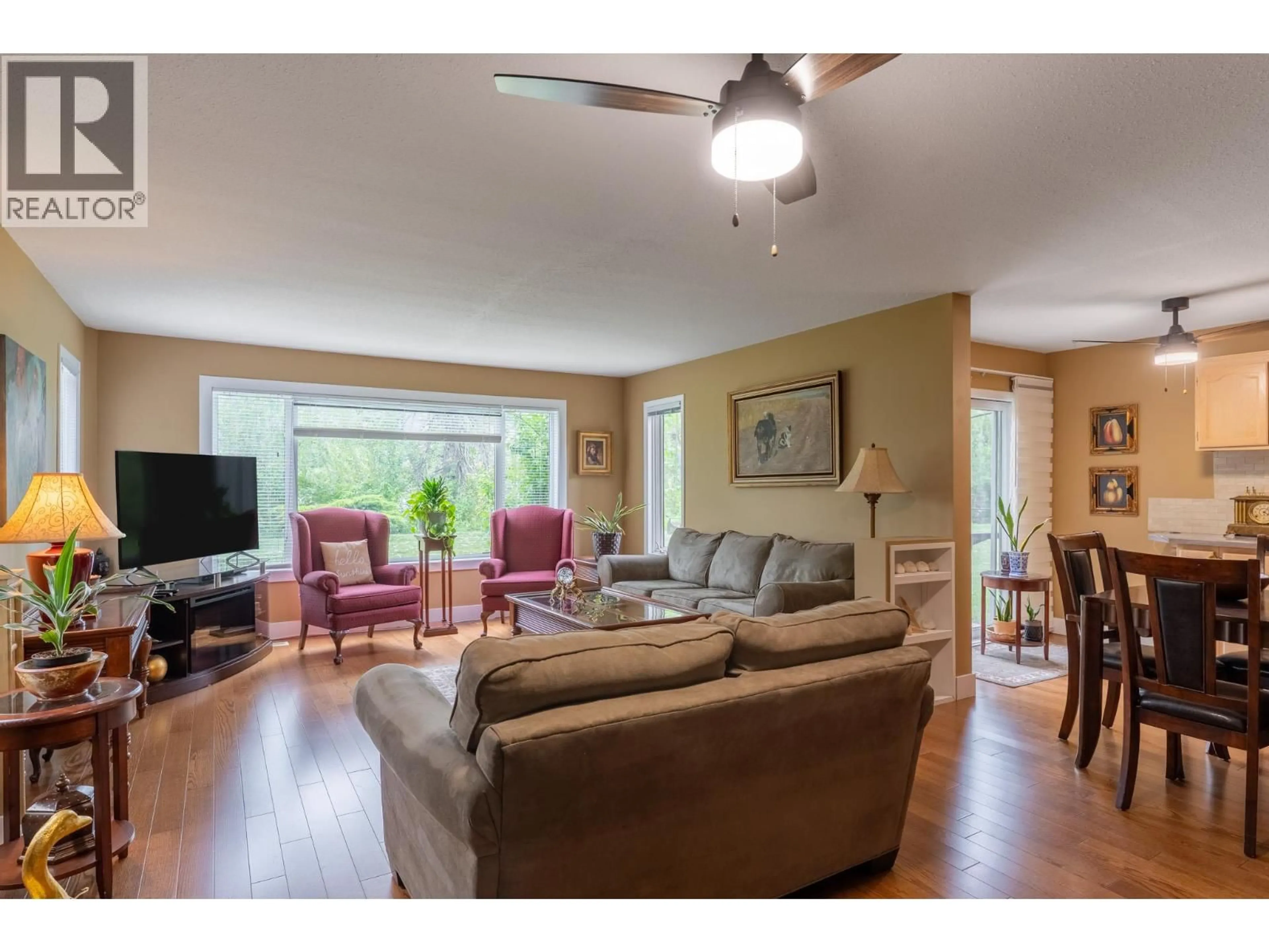 Living room with furniture, wood/laminate floor for 1312 - 415 COMMONWEALTH ROAD, Kelowna British Columbia V4V1P4