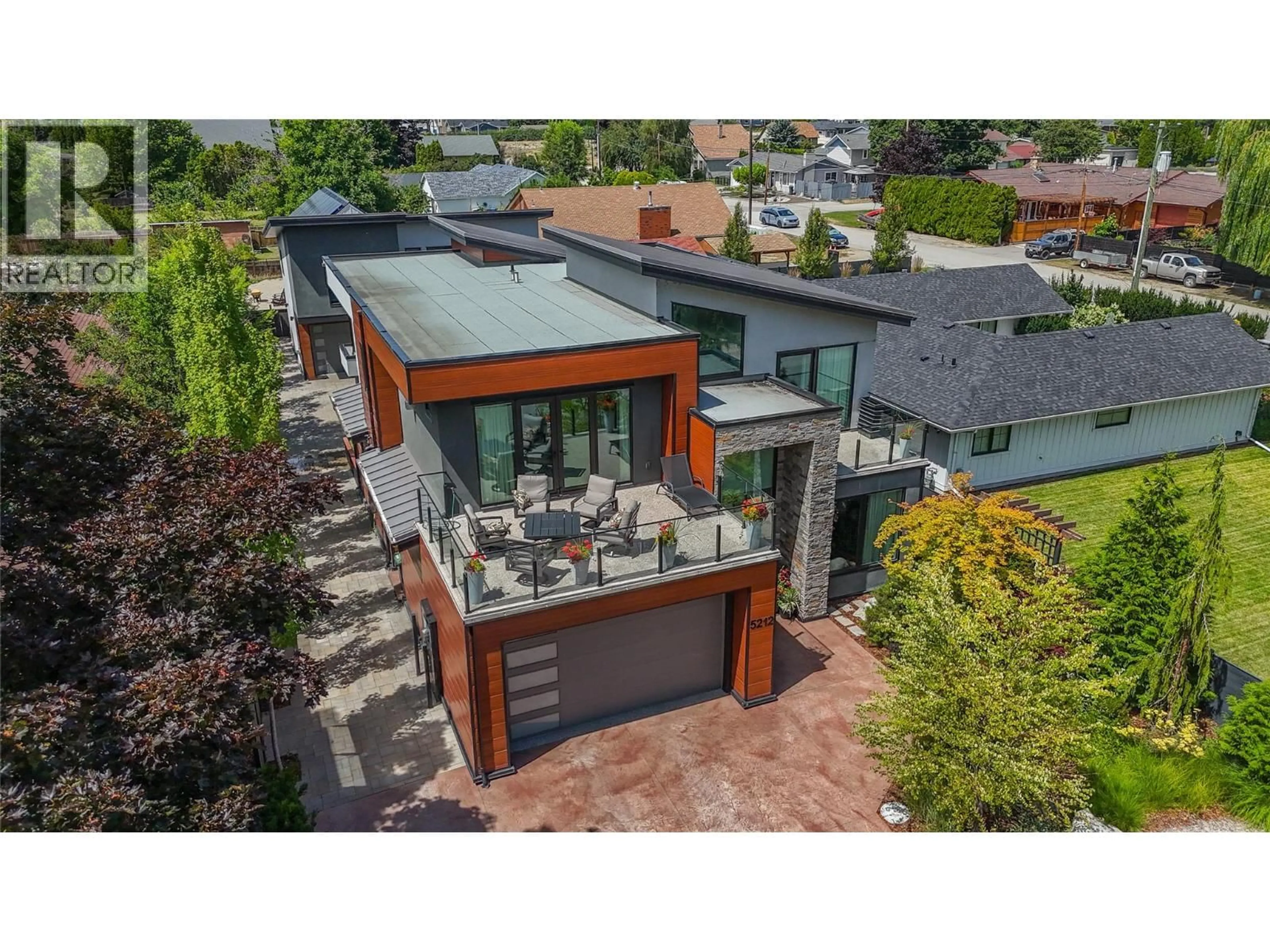 A pic from outside/outdoor area/front of a property/back of a property/a pic from drone, street for 5212 WOODS AVENUE, Summerland British Columbia V0H1Z9