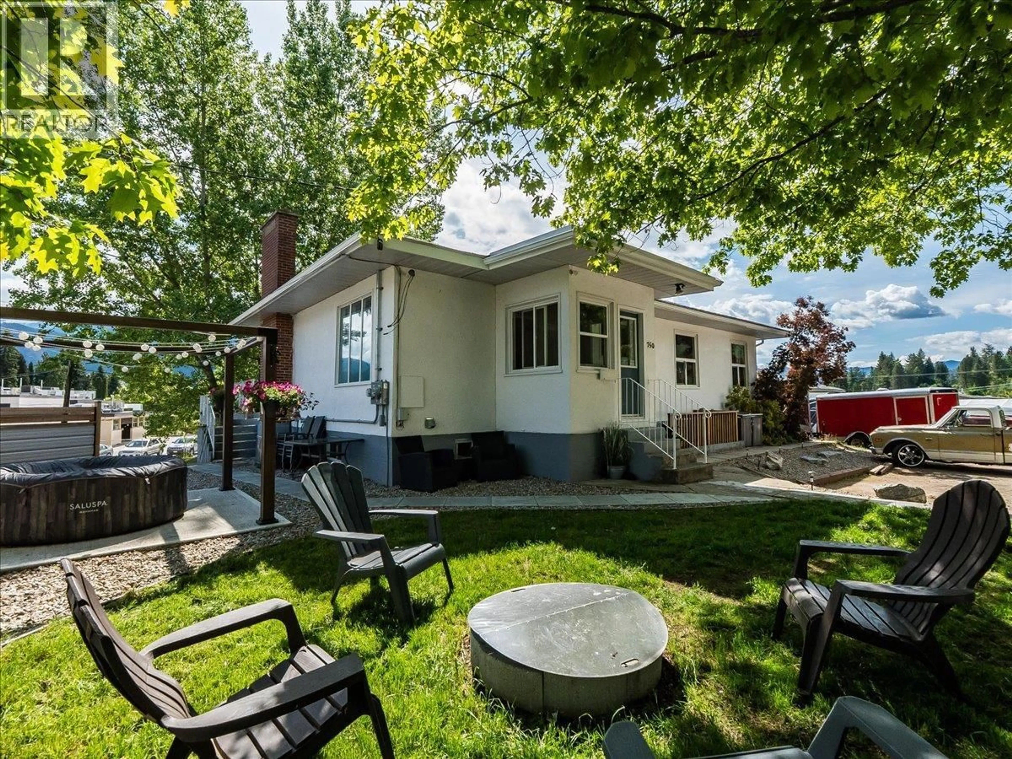 Patio, street for 750 7TH AVENUE, Castlegar British Columbia V1N1R7