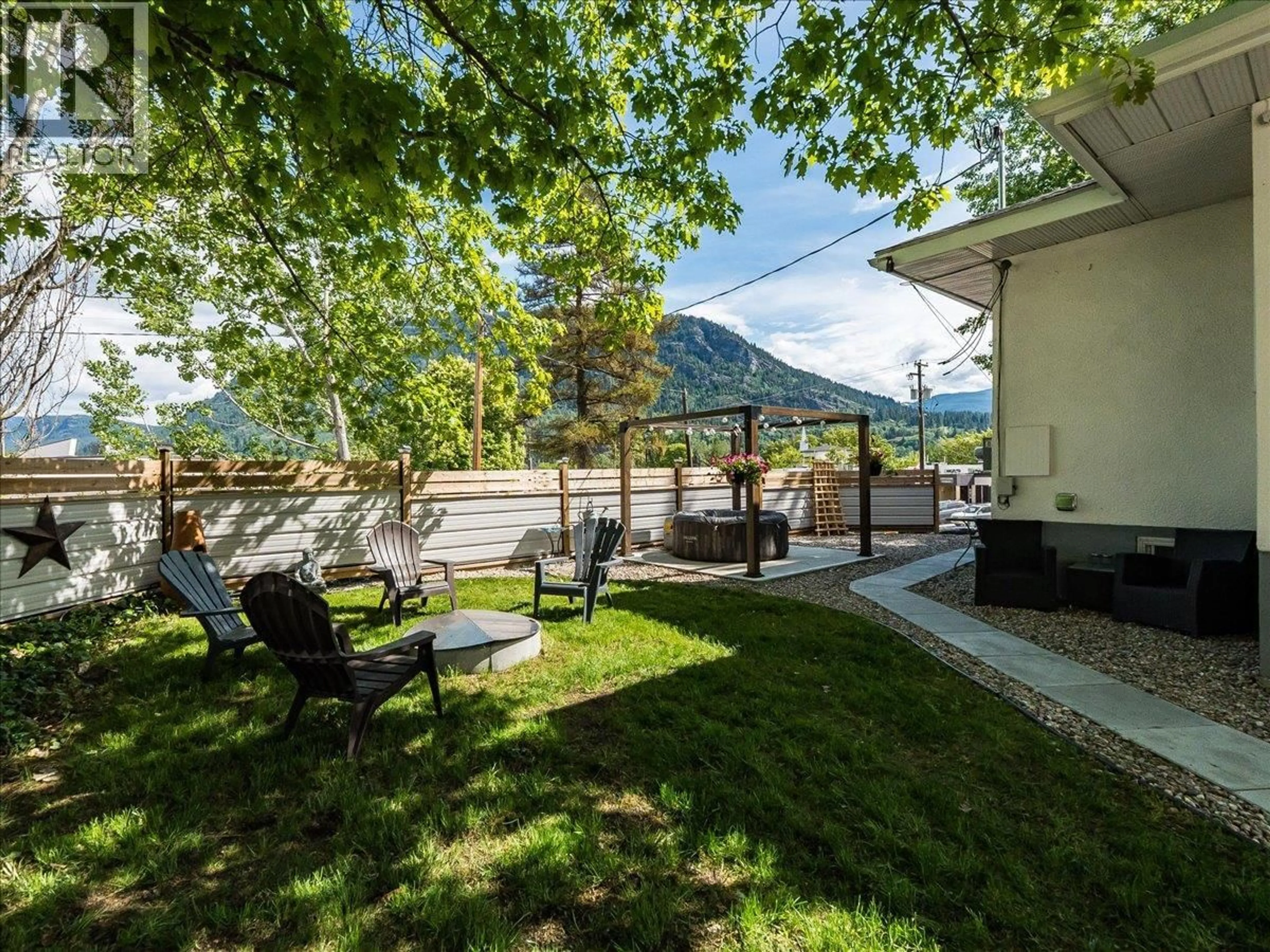 Patio, mountain view for 750 7TH AVENUE, Castlegar British Columbia V1N1R7