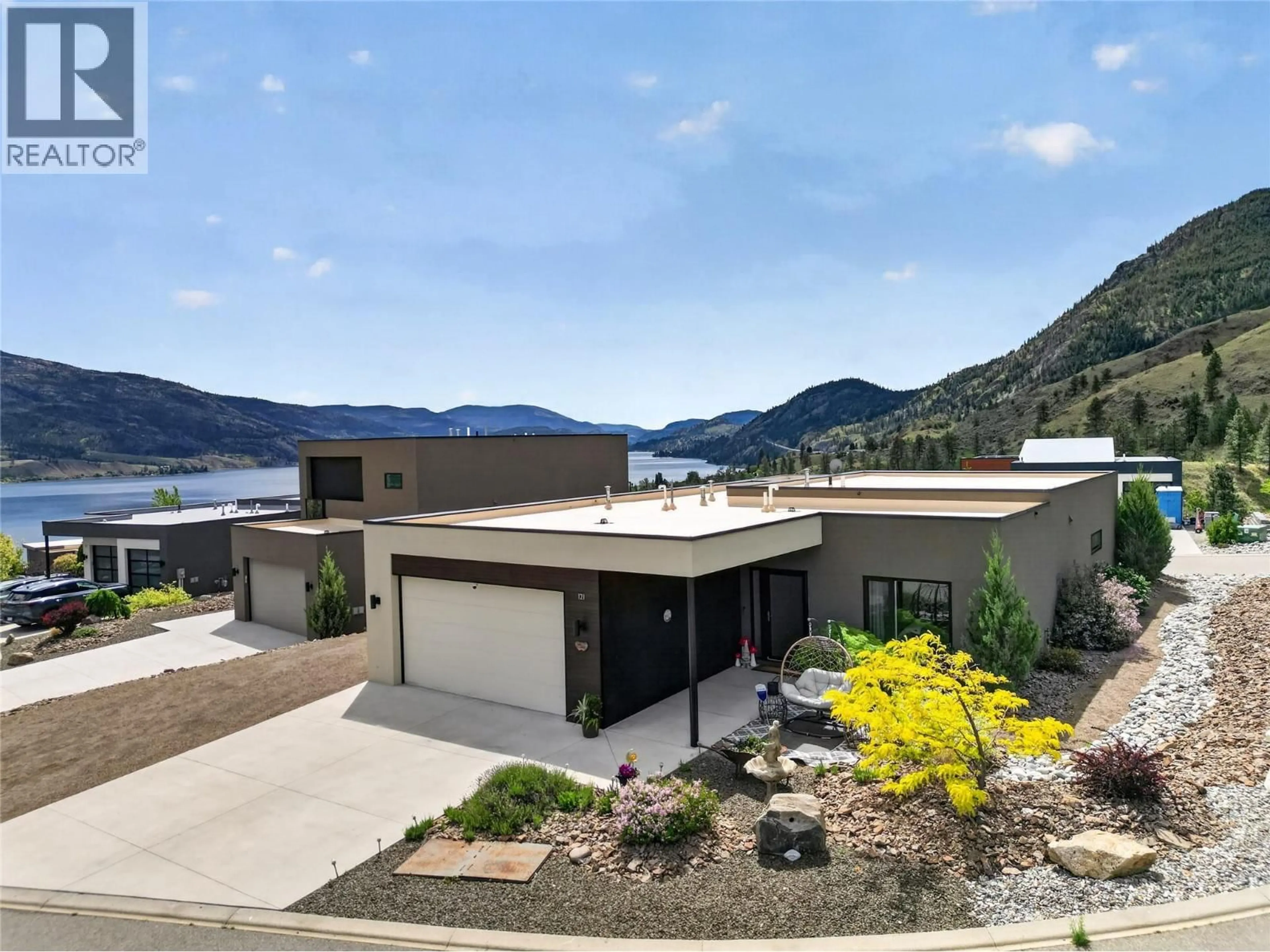 A pic from outside/outdoor area/front of a property/back of a property/a pic from drone, water/lake/river/ocean view for 121 RIDGE PARK, Penticton British Columbia V2A0B1