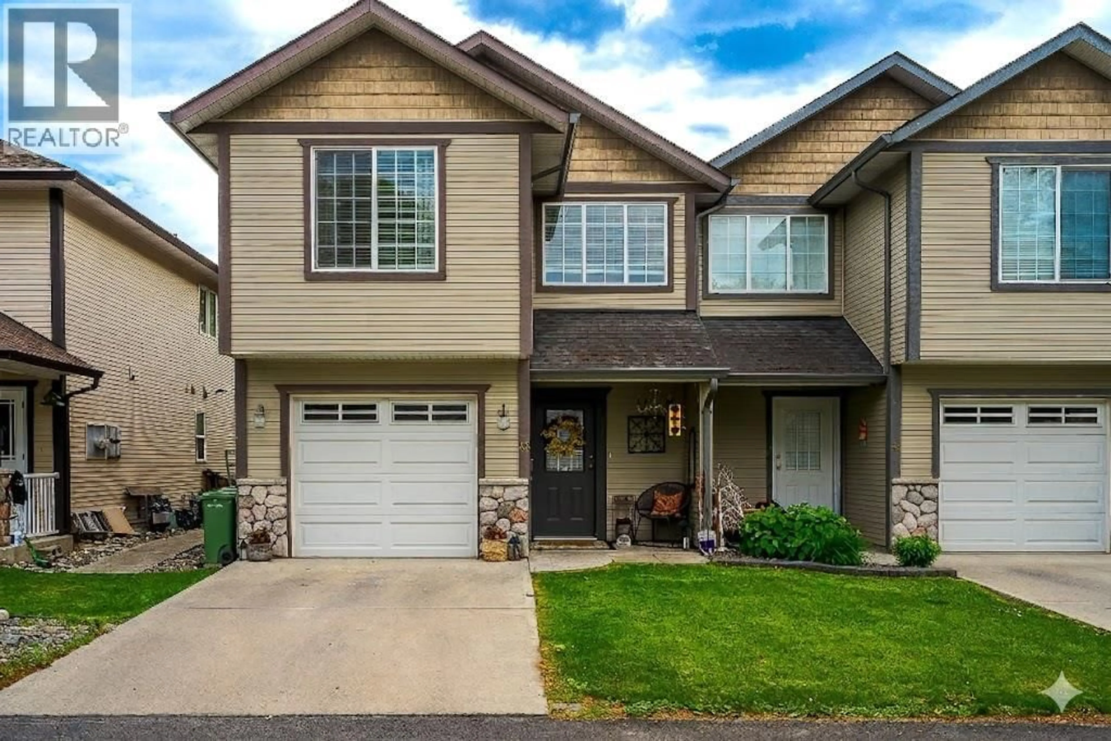Home with vinyl exterior material, street for 43 - 1836 GREENFIELD AVENUE, Kamloops British Columbia V2B8T2