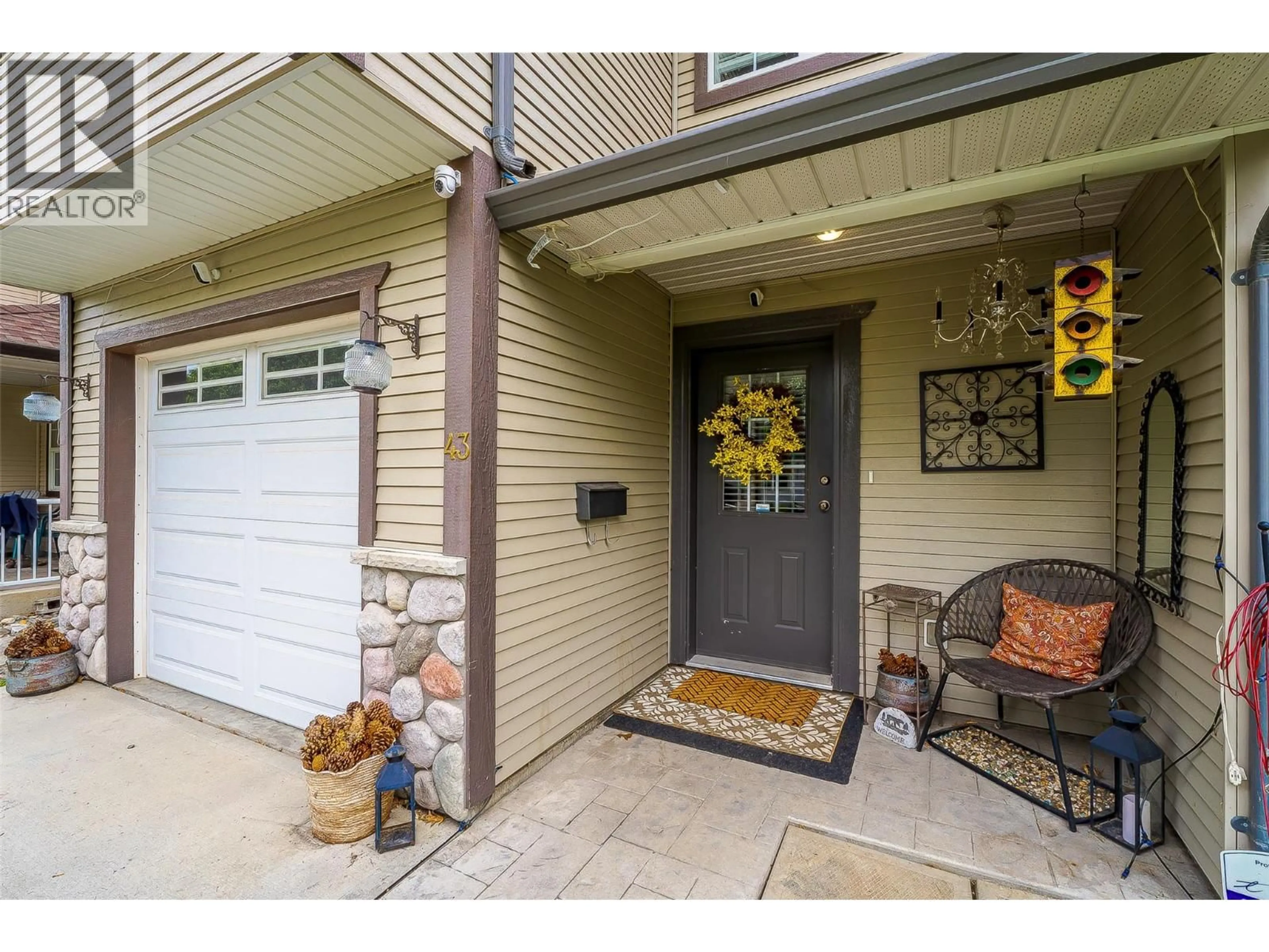 Indoor entryway for 43 - 1836 GREENFIELD AVENUE, Kamloops British Columbia V2B8T2