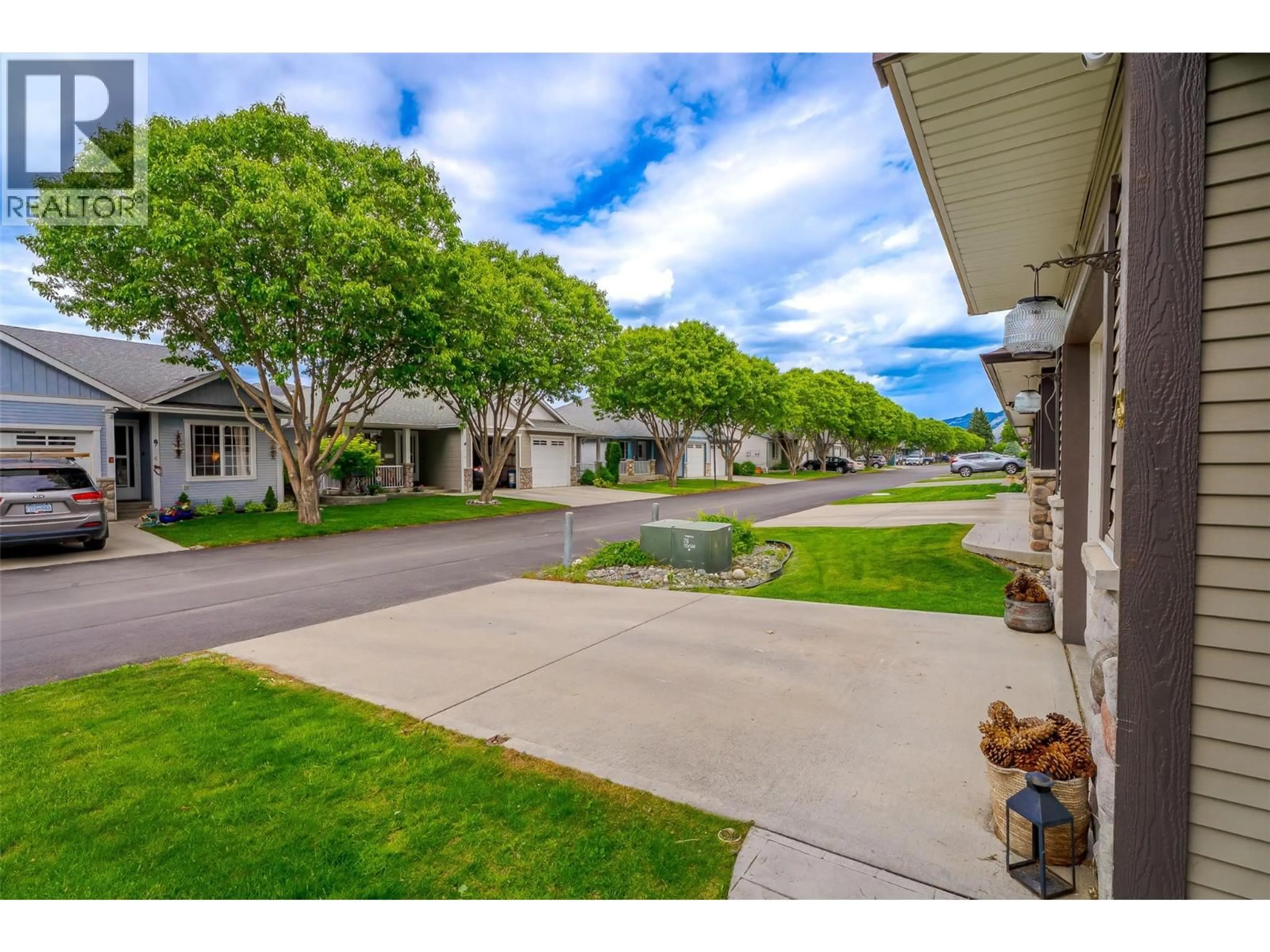 A pic from outside/outdoor area/front of a property/back of a property/a pic from drone, street for 43 - 1836 GREENFIELD AVENUE, Kamloops British Columbia V2B8T2
