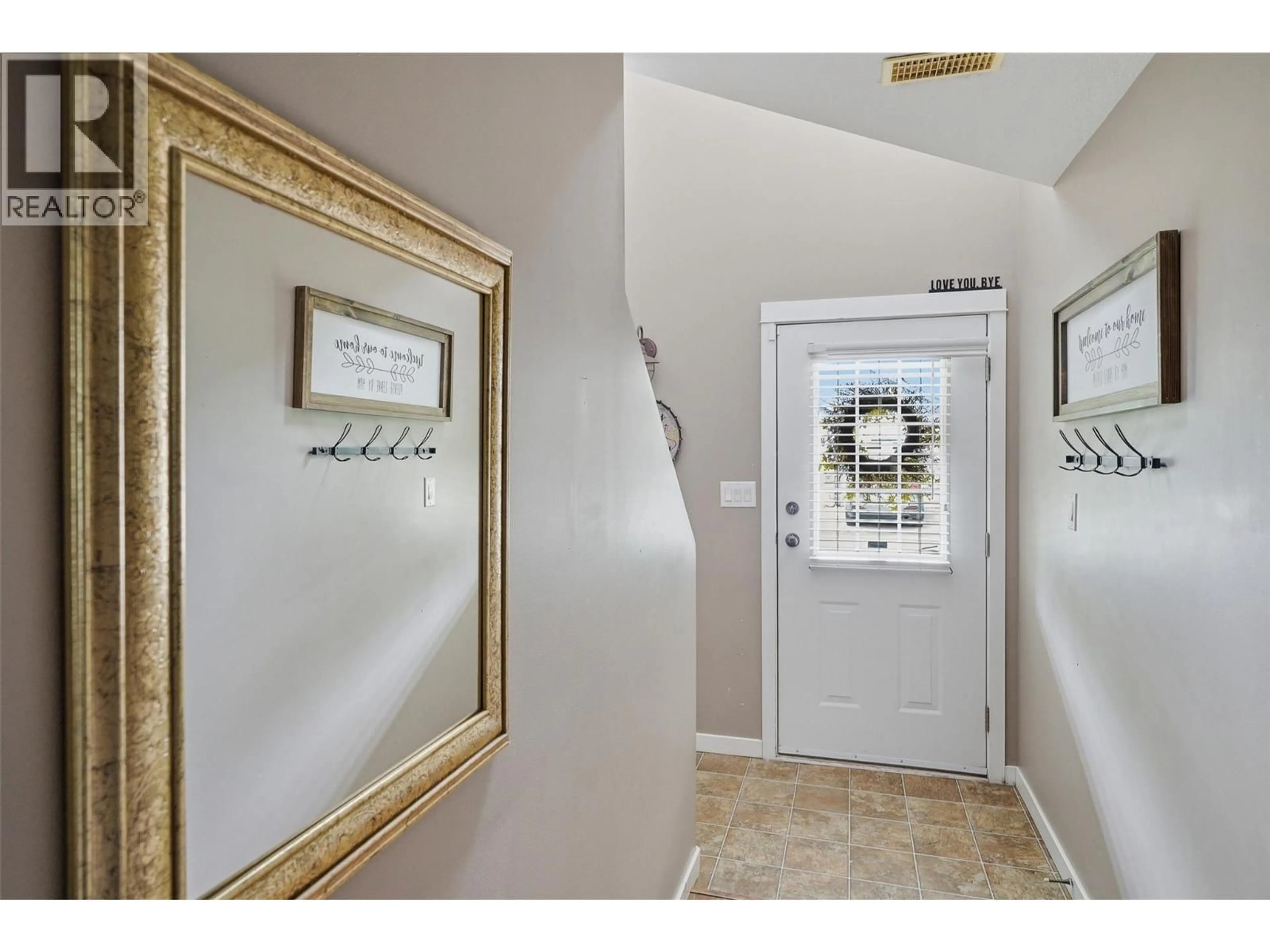Indoor entryway for 43 - 1836 GREENFIELD AVENUE, Kamloops British Columbia V2B8T2