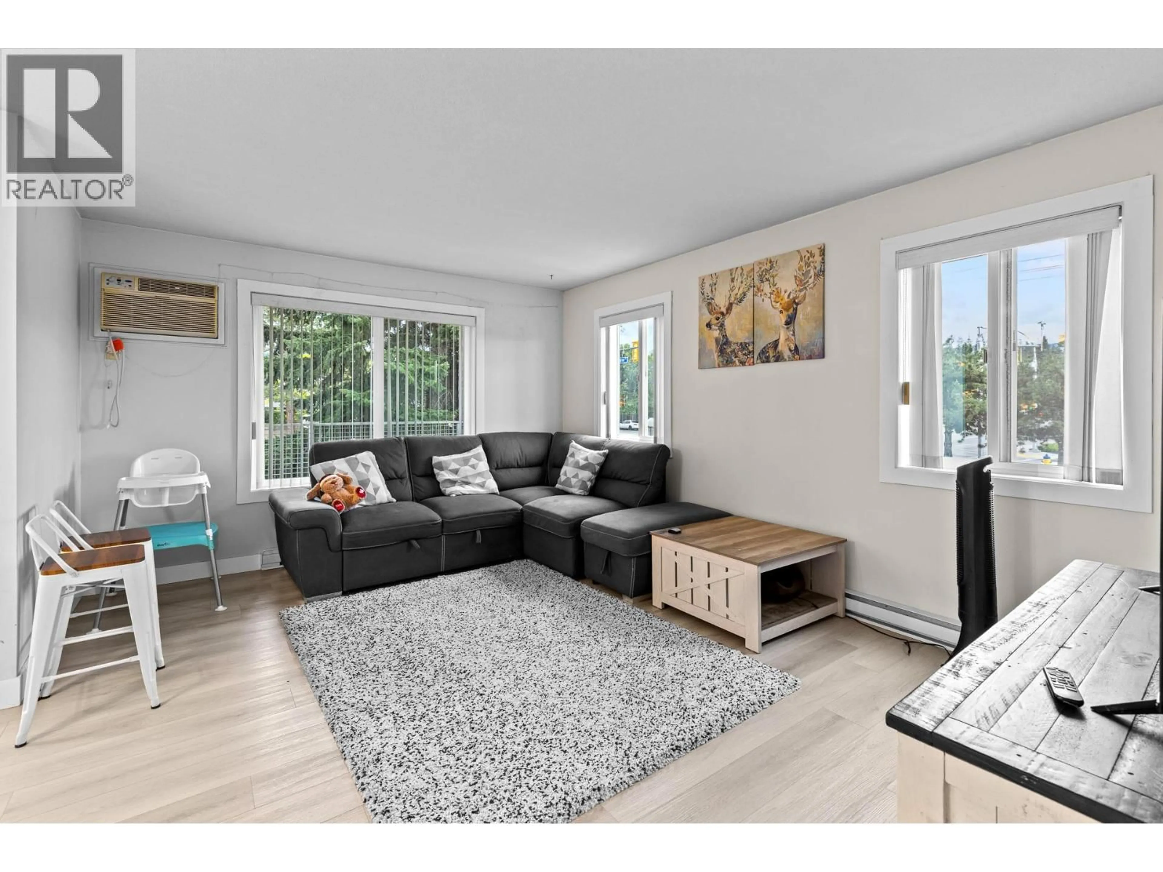 Living room with furniture, wood/laminate floor for 206 - 2025 BARON ROAD, Kelowna British Columbia V1X7G3