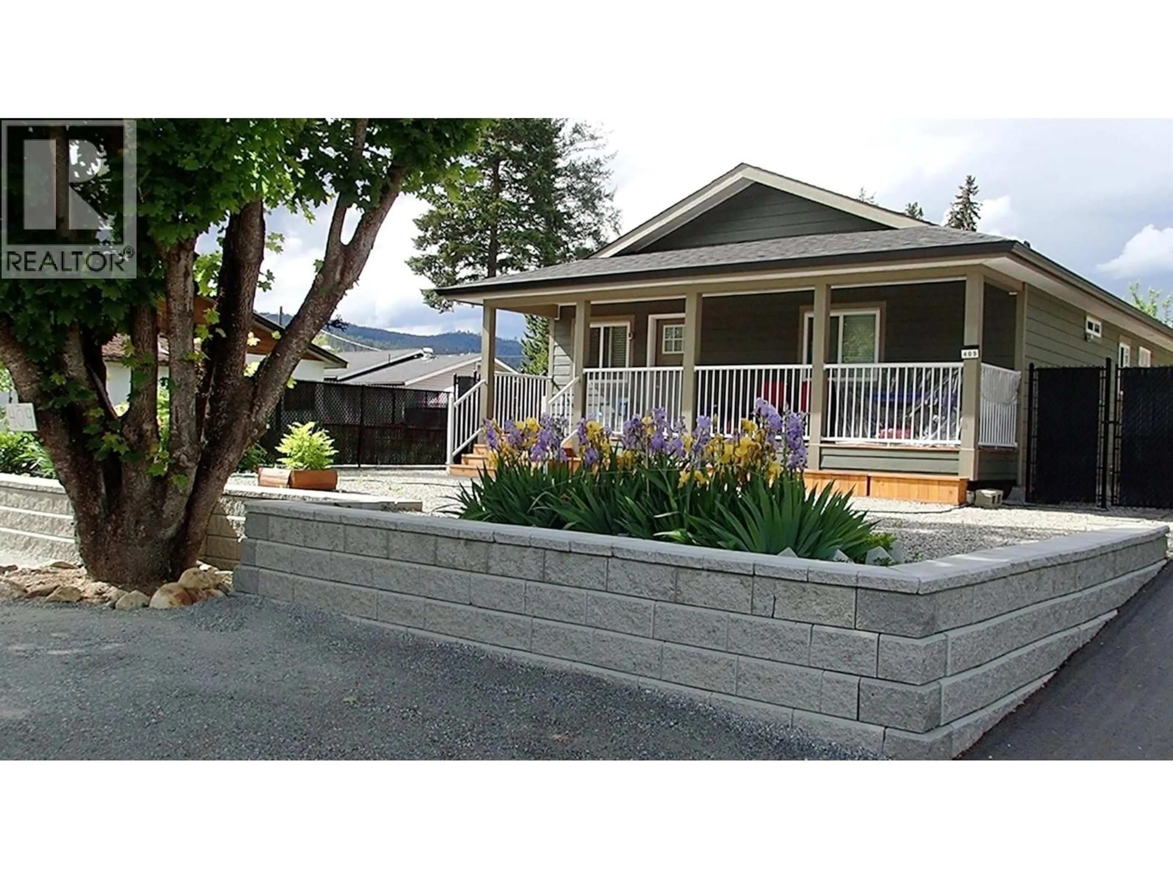 Home with vinyl exterior material, street for 409 POLSON AVENUE, Enderby British Columbia V4Y4A5