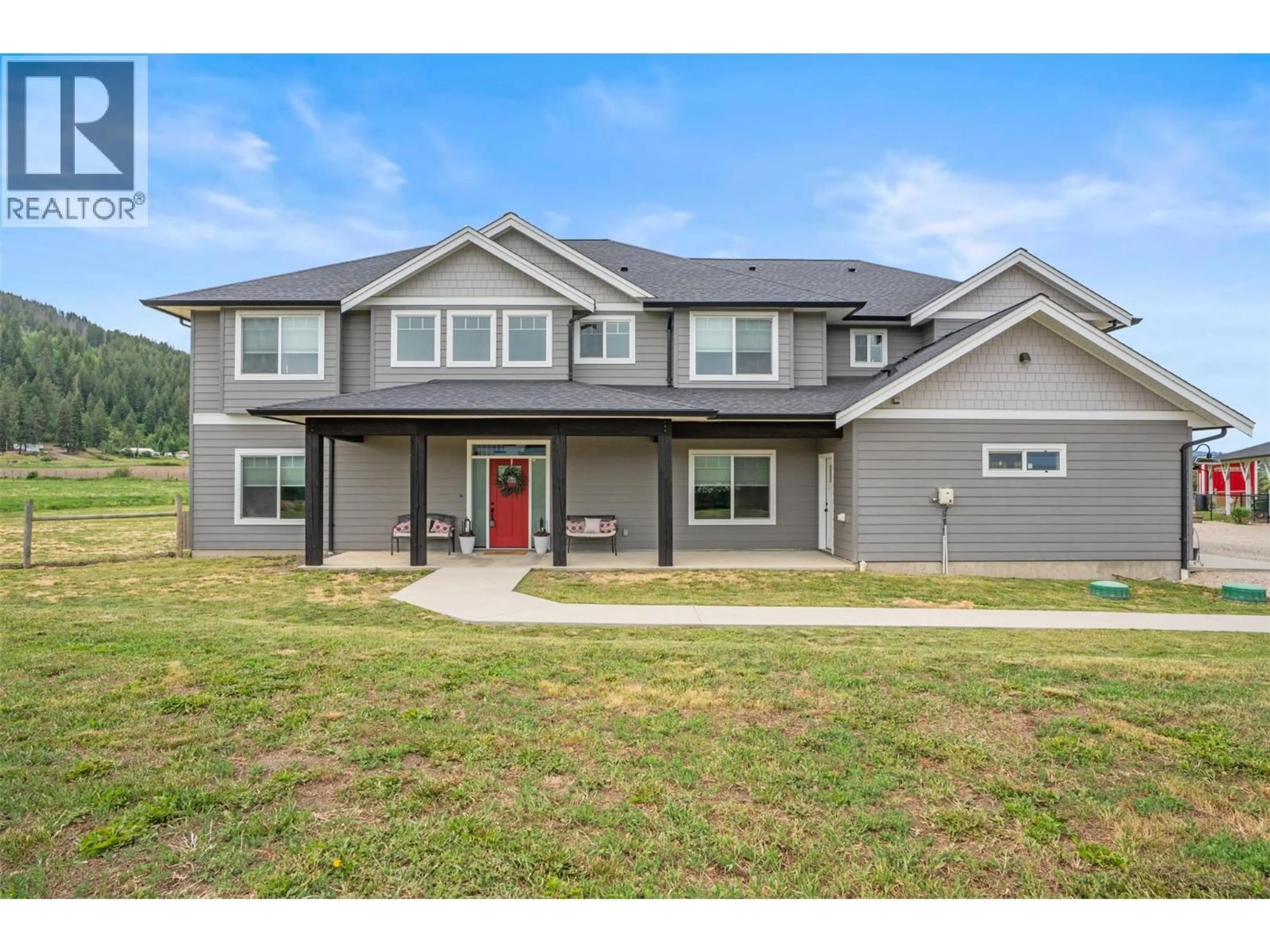 Home with vinyl exterior material, unknown for 4160 NOBLE ROAD, Spallumcheen British Columbia V4Y0K8