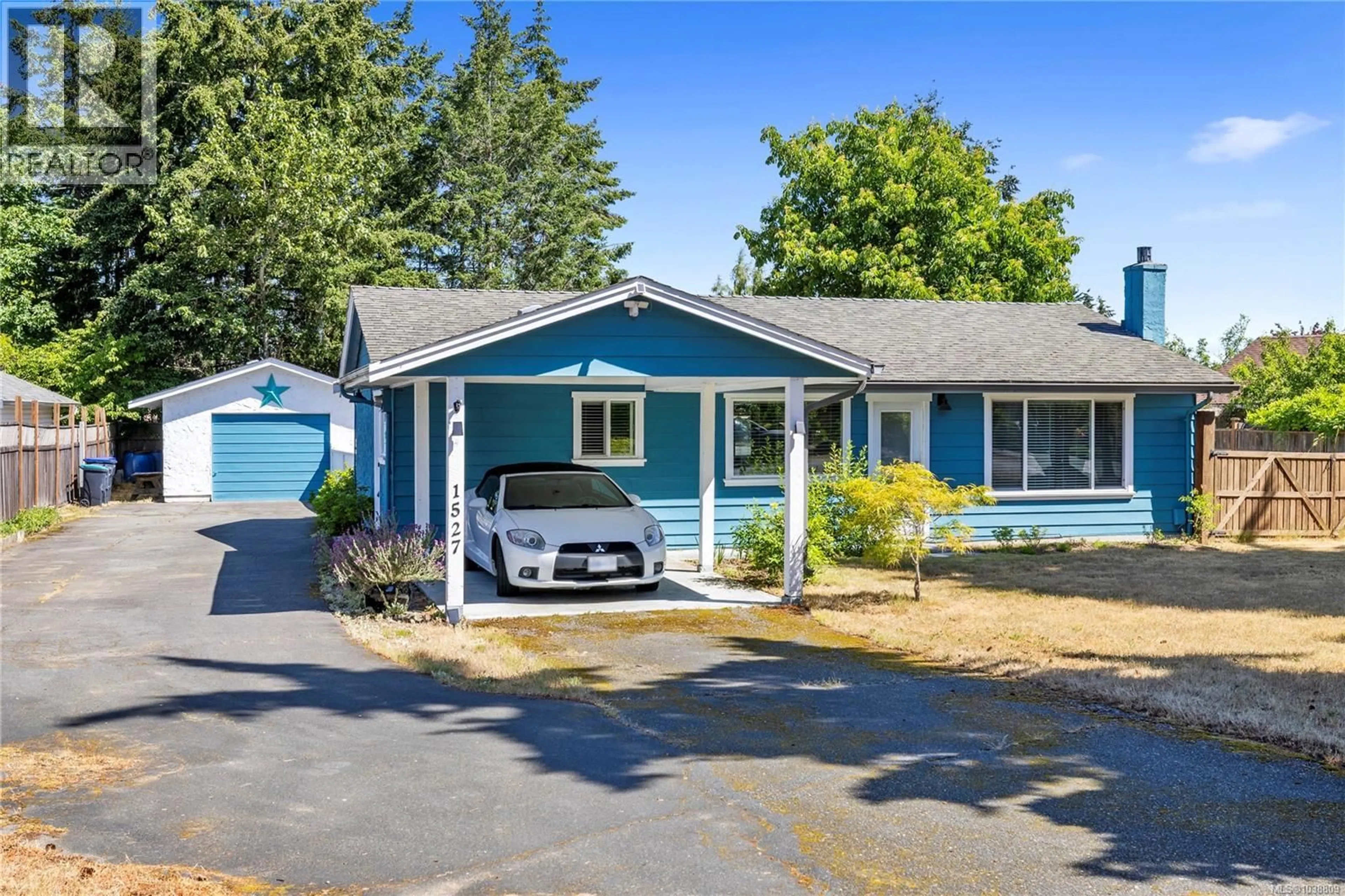 Home with vinyl exterior material, street for 1527 DALMATIAN DRIVE, Parksville British Columbia V9P1Y8