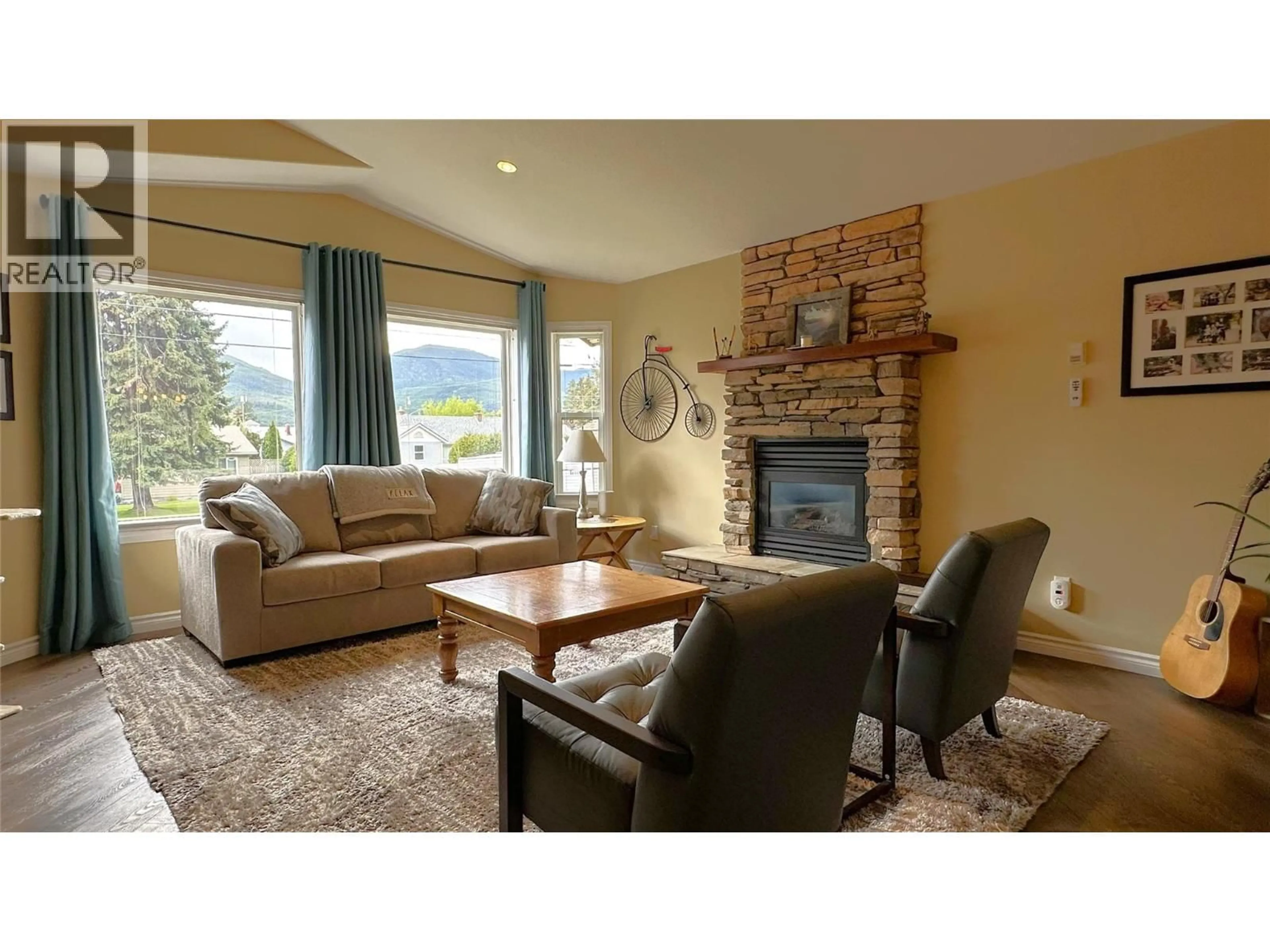 Living room with furniture, unknown for 718 301ST STREET, Kimberley British Columbia V1A3K3